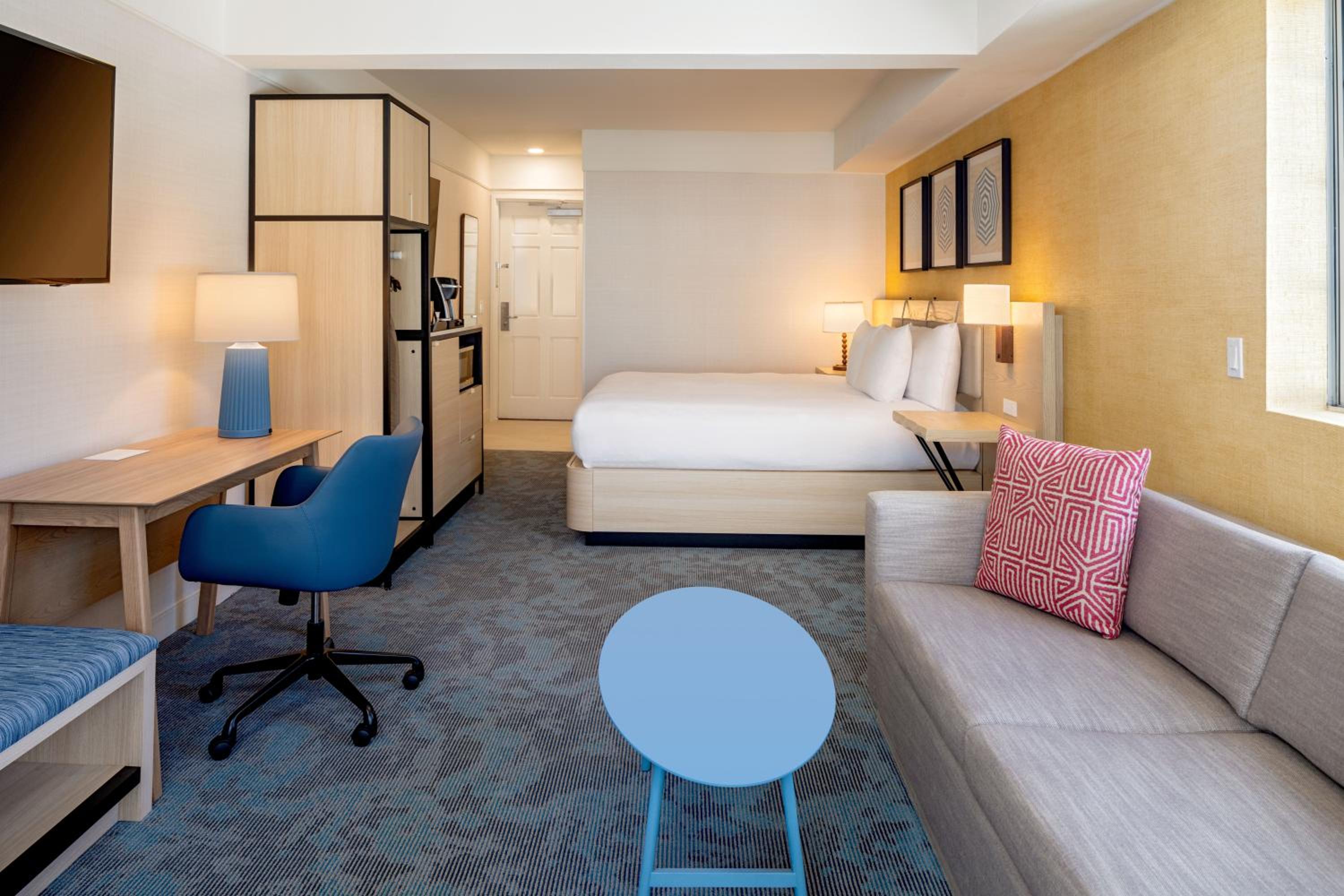 King Room with Tub - Mobility Access - Photo 2