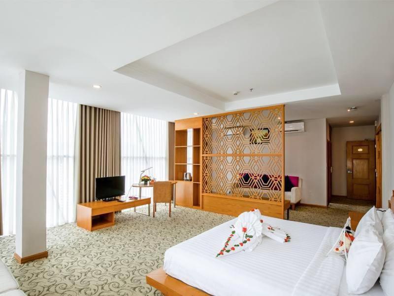 Suite with City View photo 3