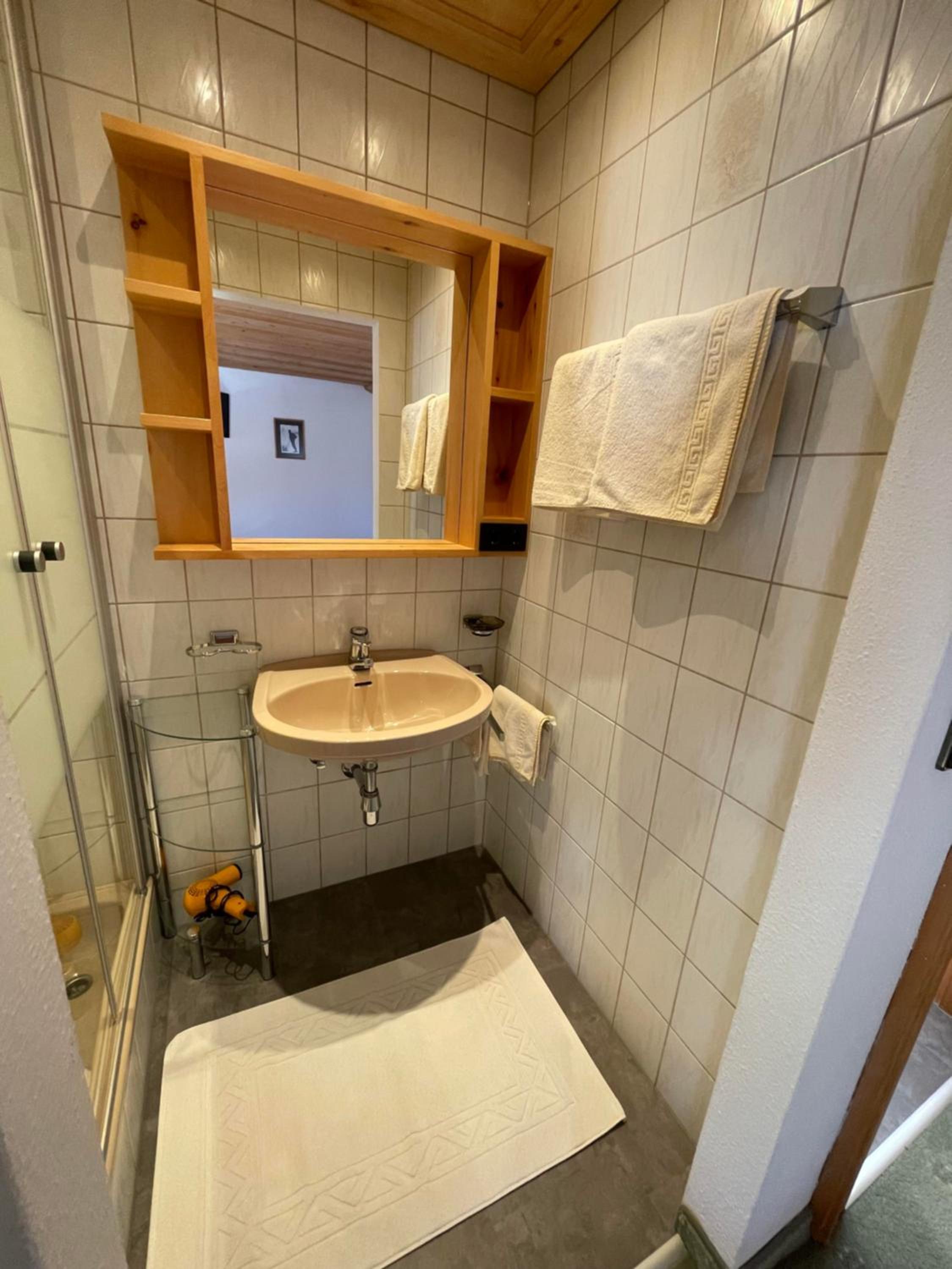Standard Triple Room with Shower photo 2