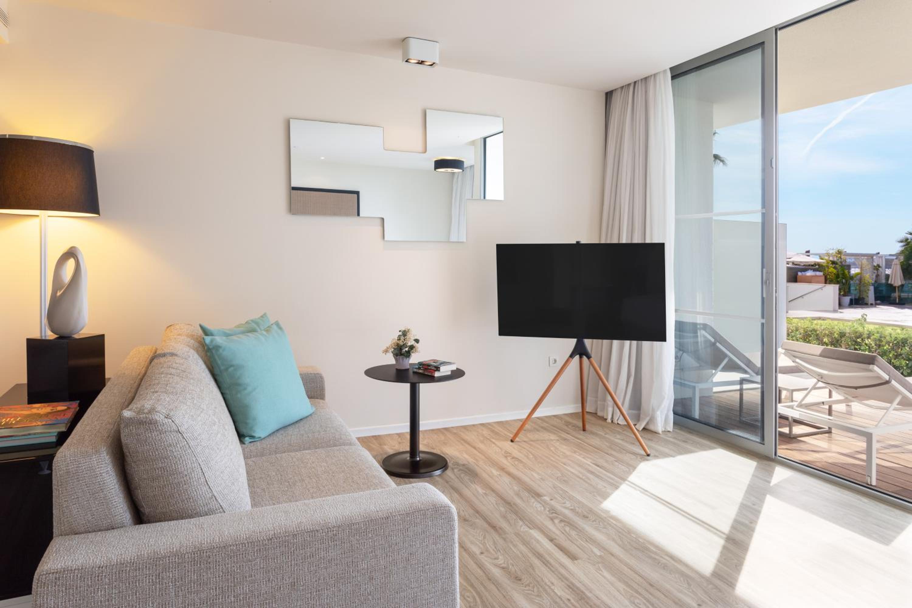 The Level Suite with Solarium thumbnail 5