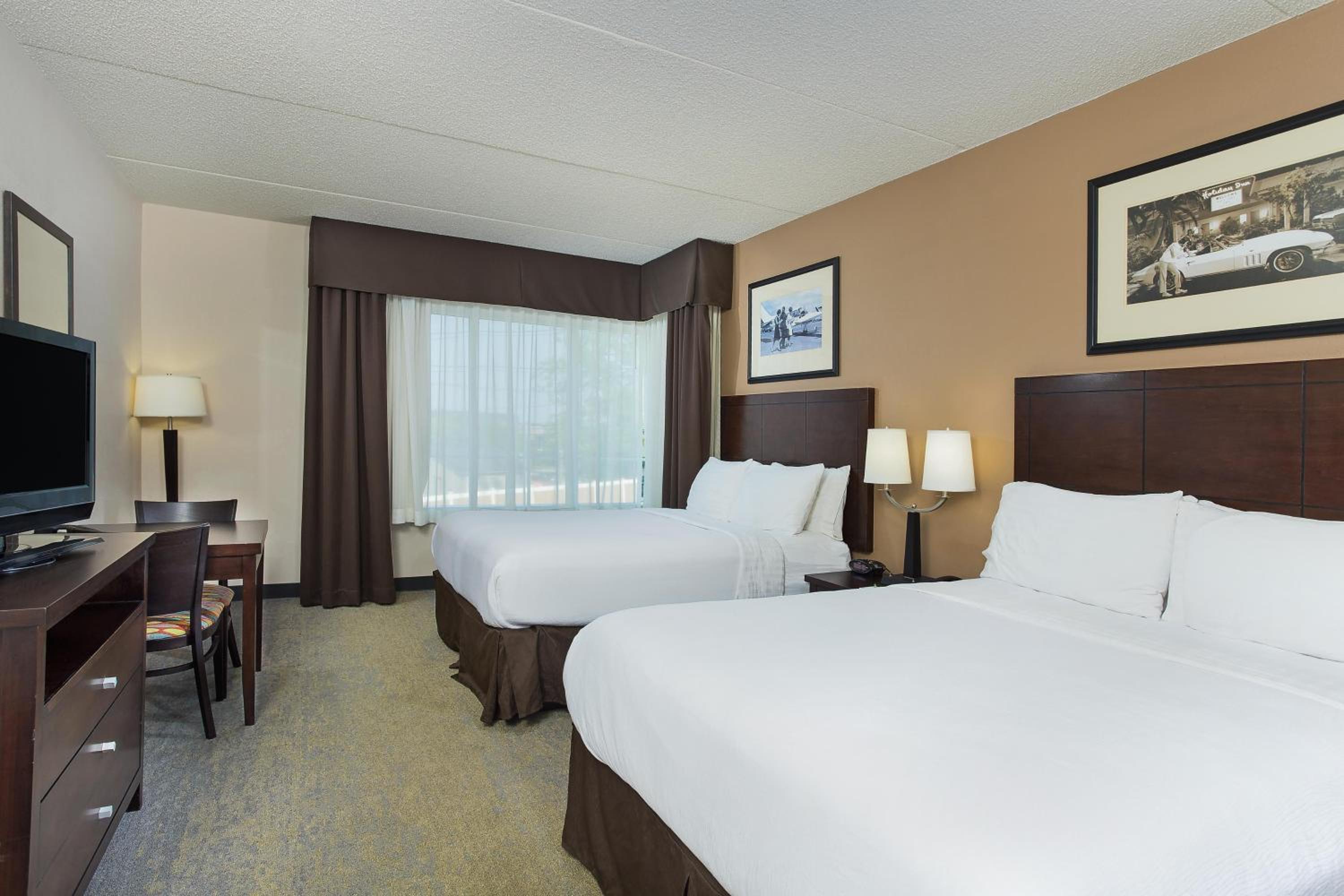 Queen Room with Two Queen Beds - Photo 1