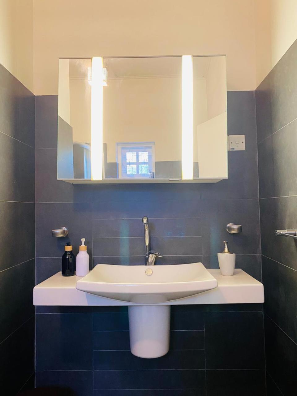 Double Room With Private Bathroom photo 3