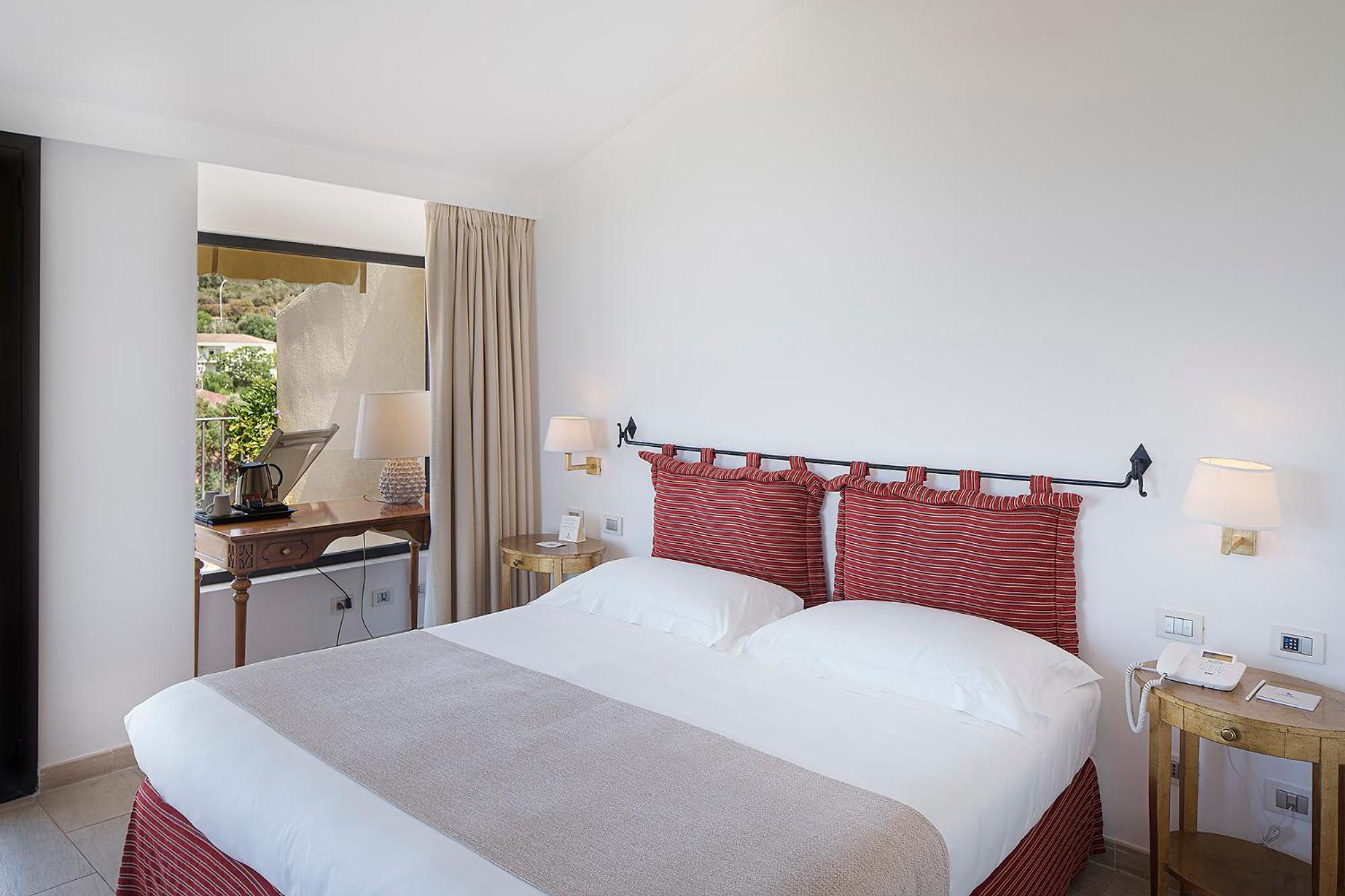 Deluxe Double or Twin Room with Balcony - Photo 4