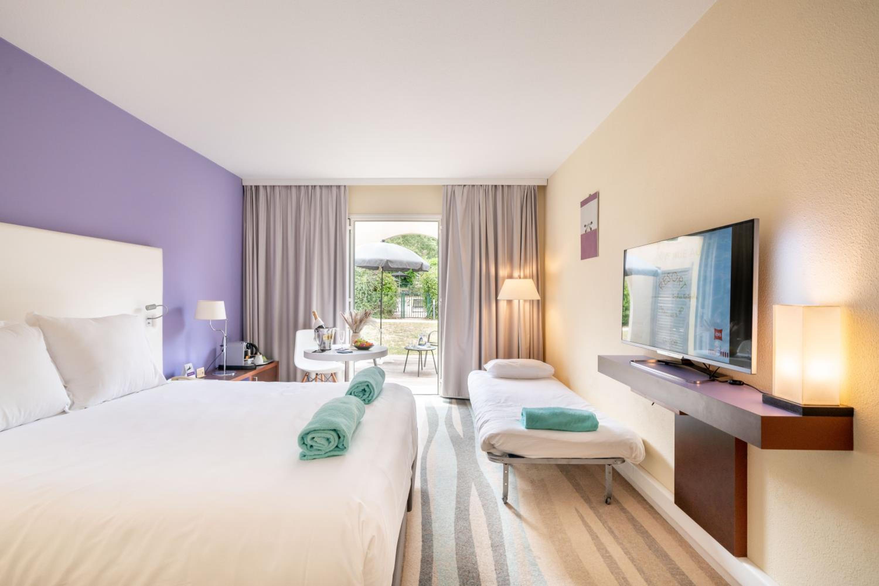 Superior Double Room with Sofa Bed and Terrace - Photo 1