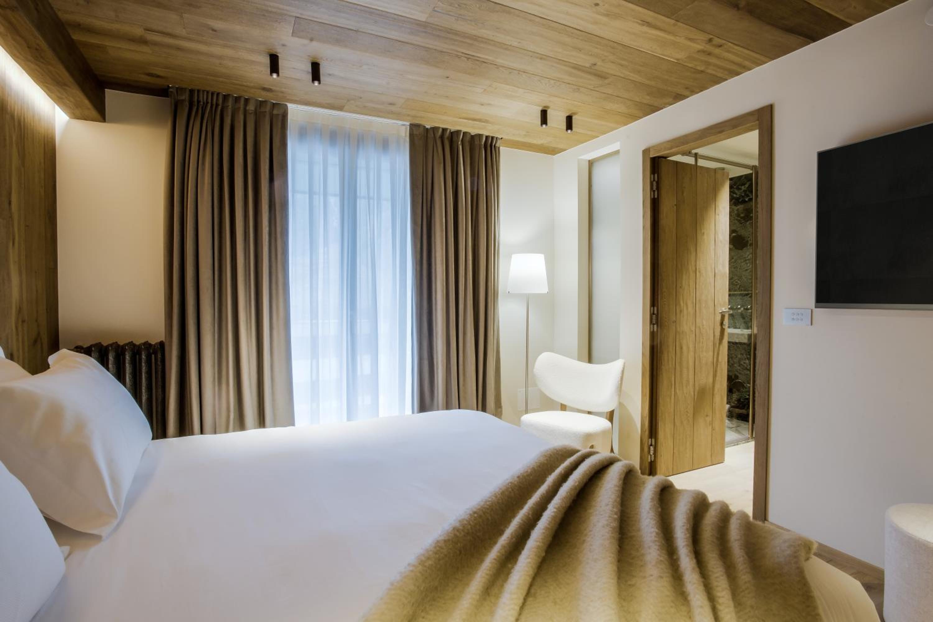 Executive Suite - Photo 1
