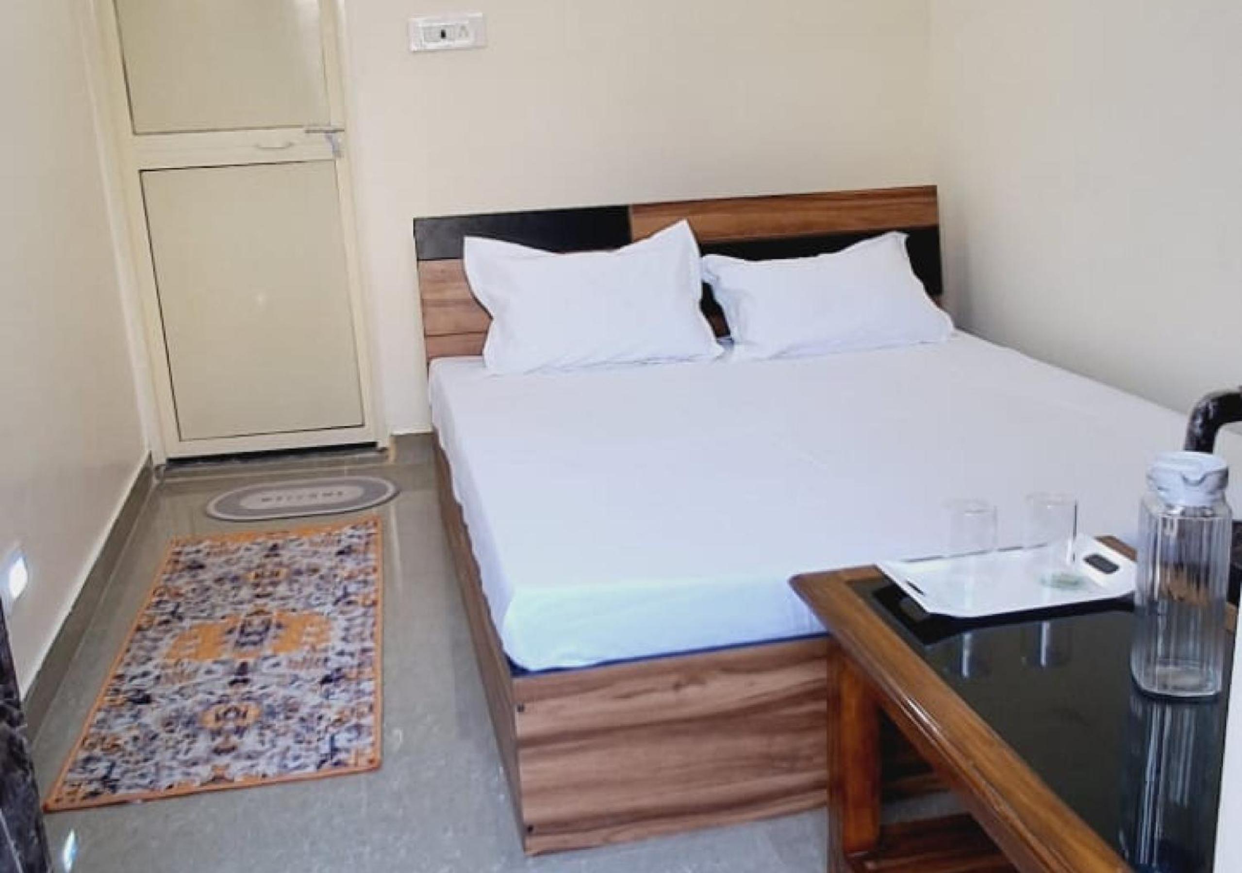 Standard Double Room photo 3