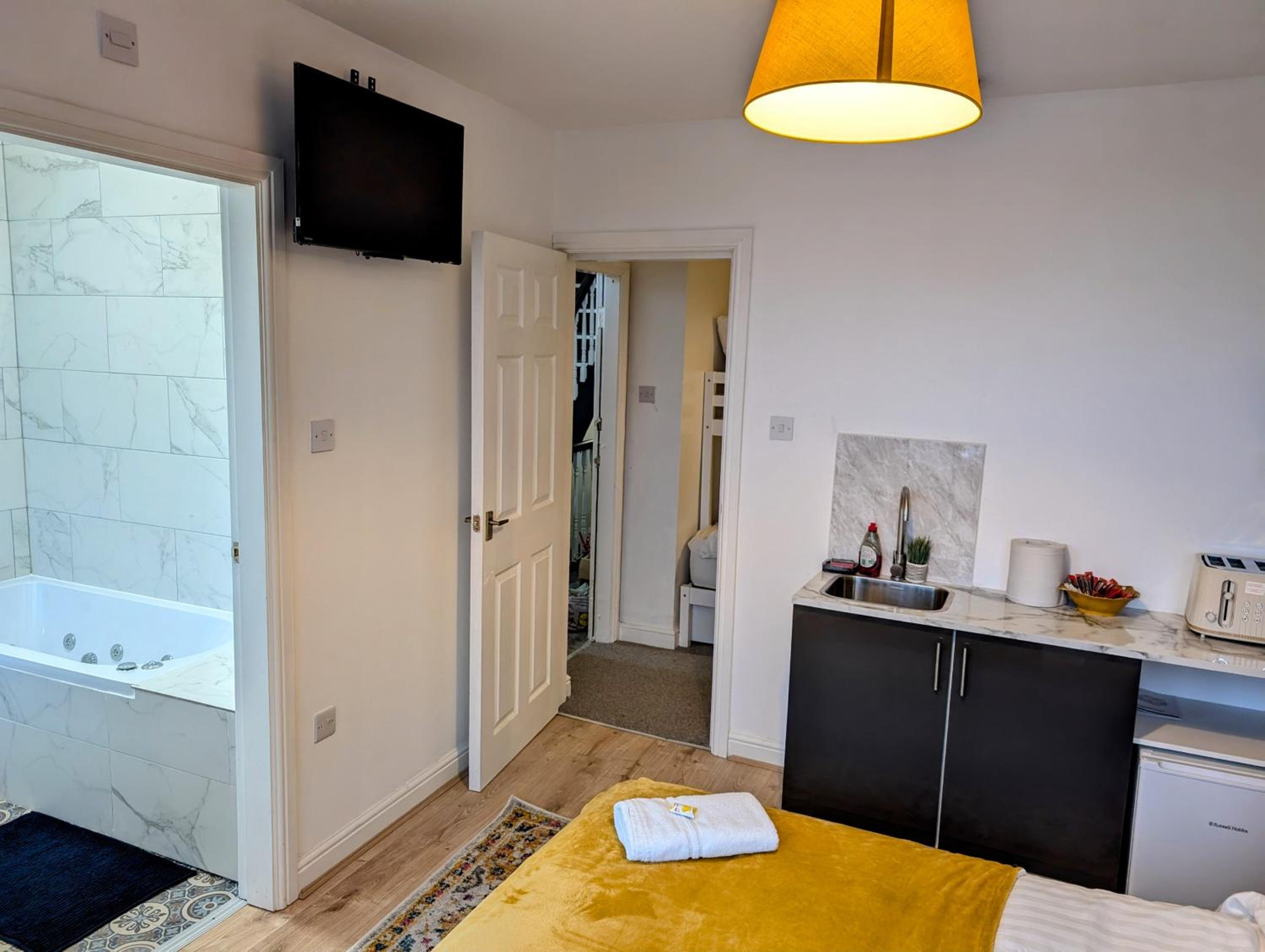 Deluxe Suite with Spa Bath