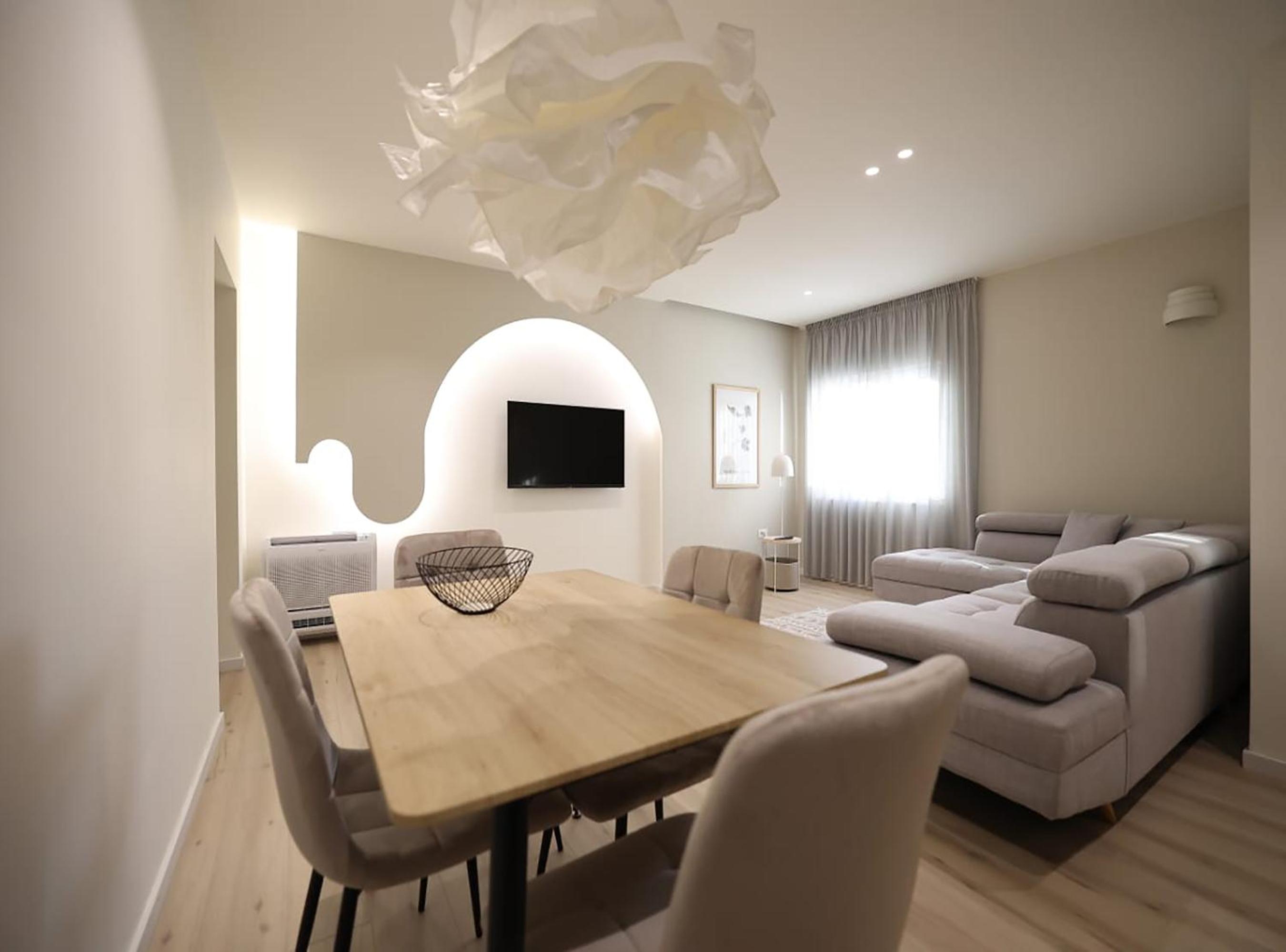 Deluxe One-Bedroom Apartment