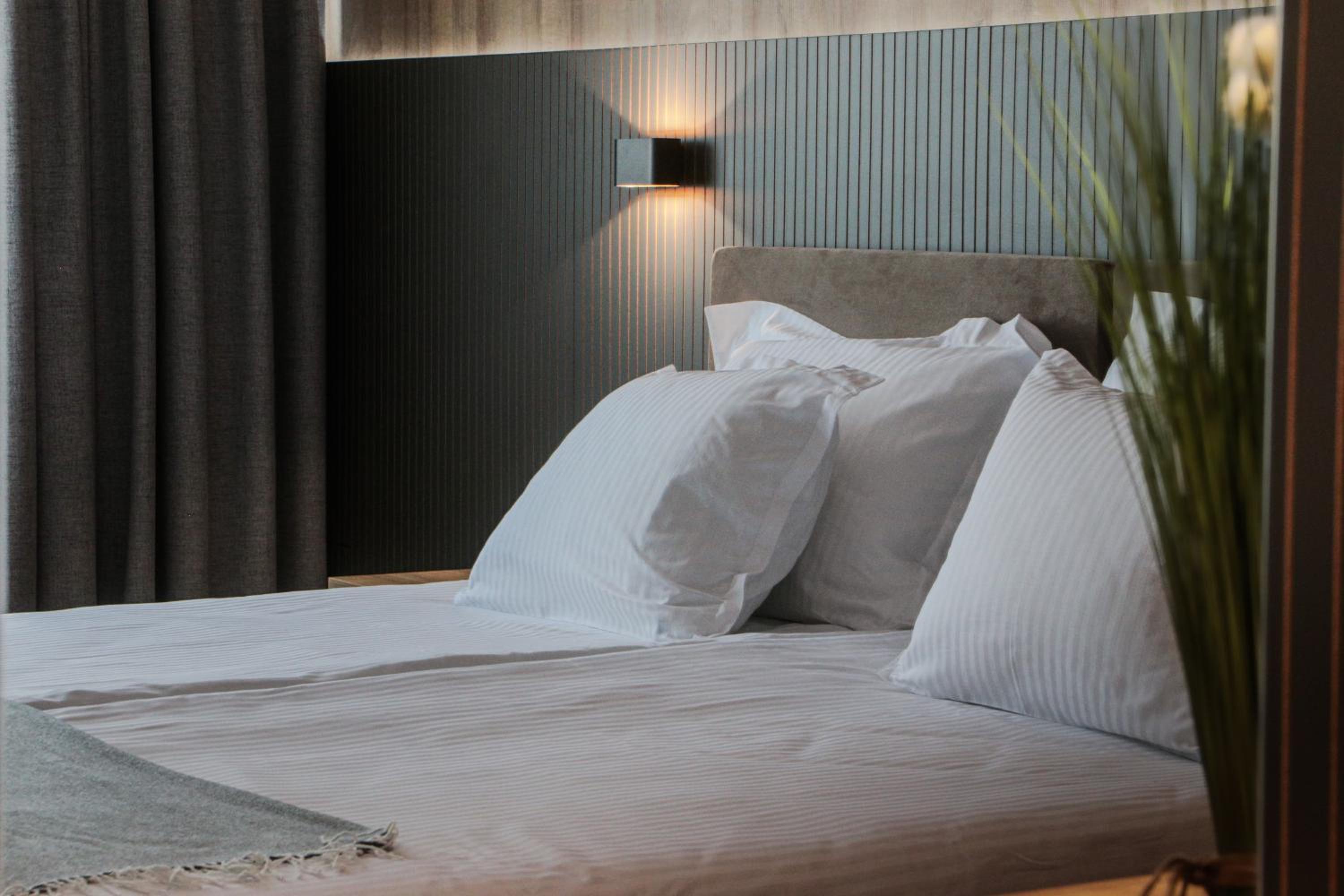 Superior Twin Room with Sofa Bed - Non-Smoking photo 2