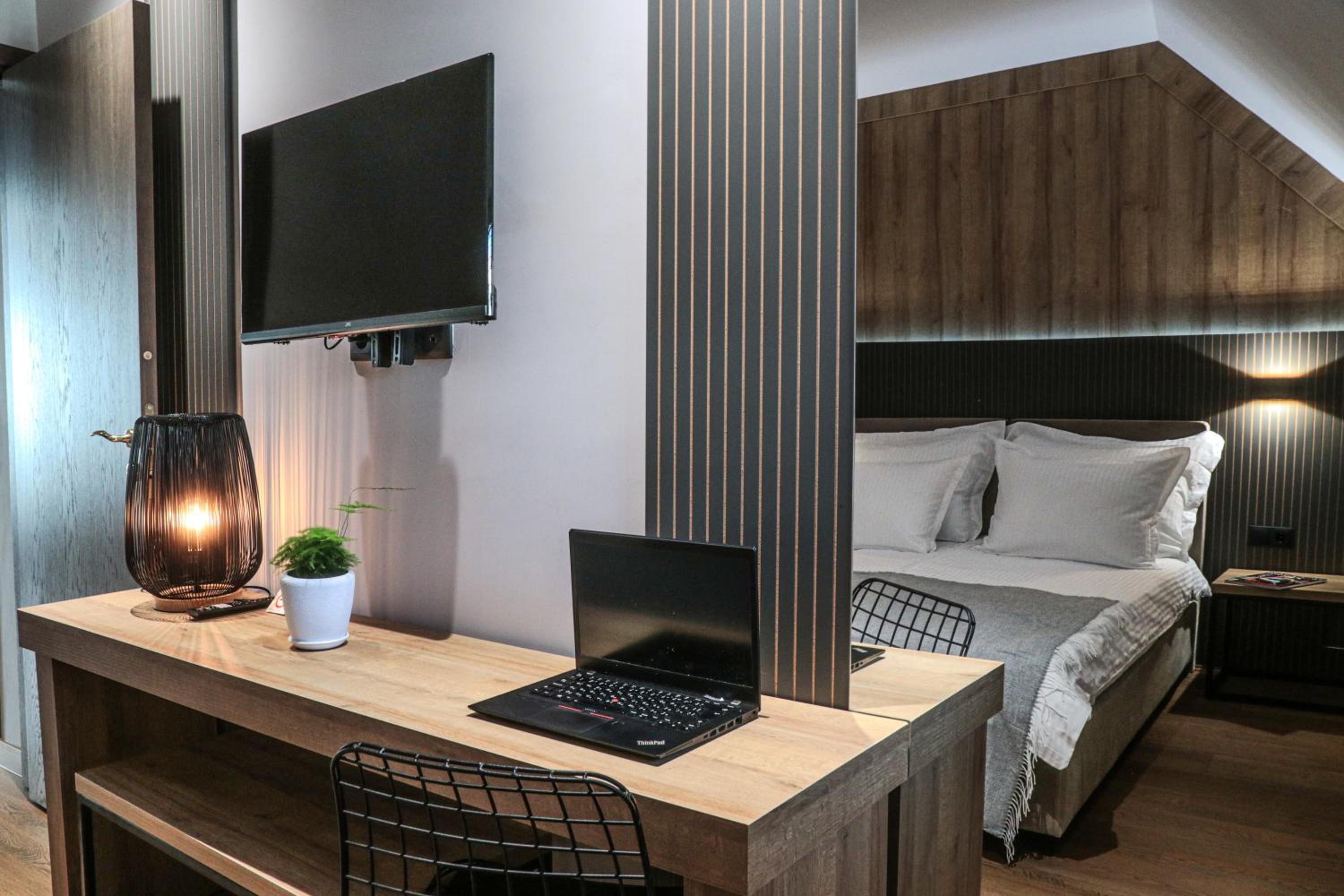 Family Suite with One Double and Two Single Beds - Non-Smoking photo 3