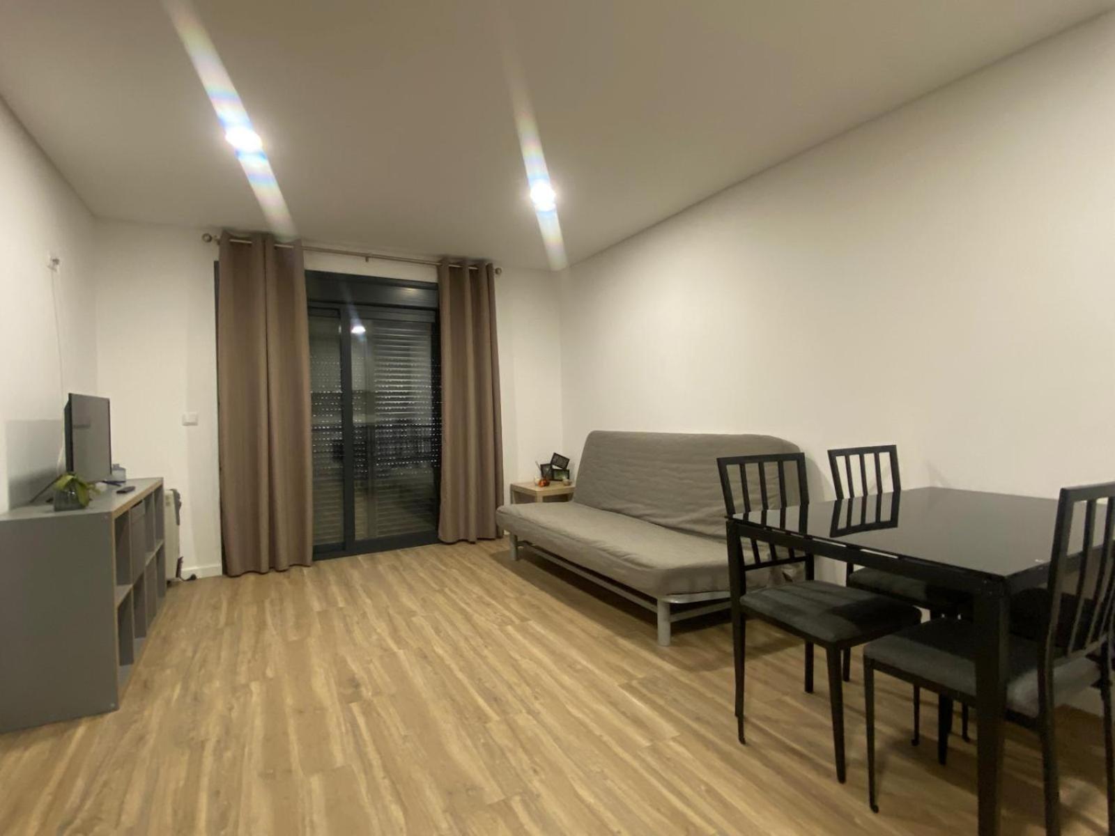One-Bedroom Apartment - Photo 2