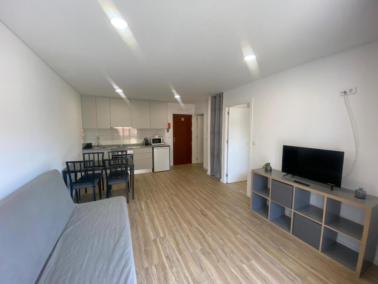 One-Bedroom Deluxe Apartment - Photo 13