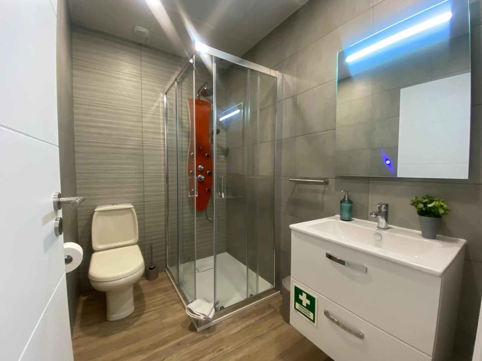 One-Bedroom Deluxe Apartment - Photo 8