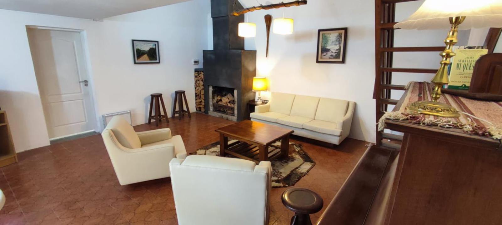 Seven-Bedroom House photo 1