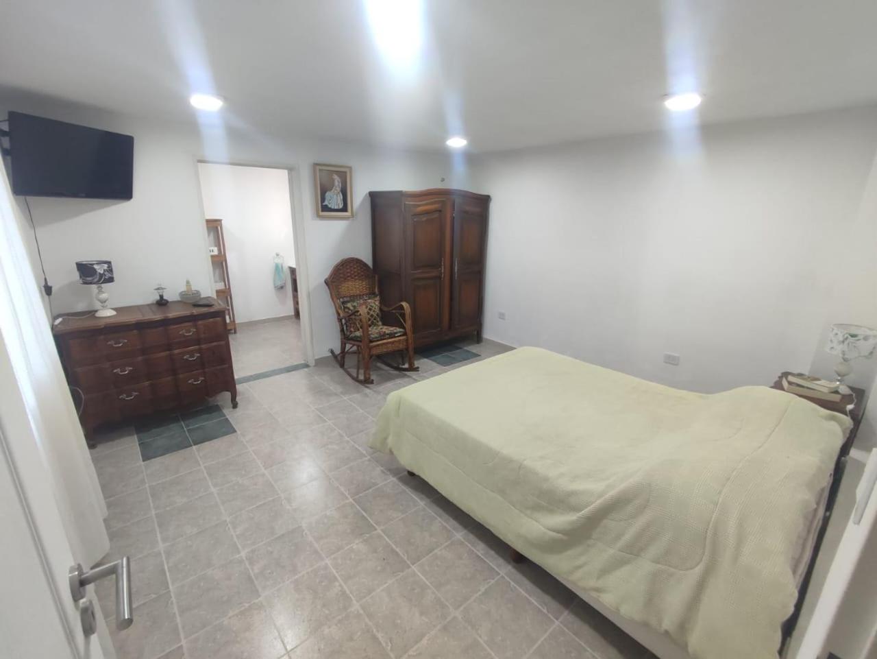 Seven-Bedroom House photo 3