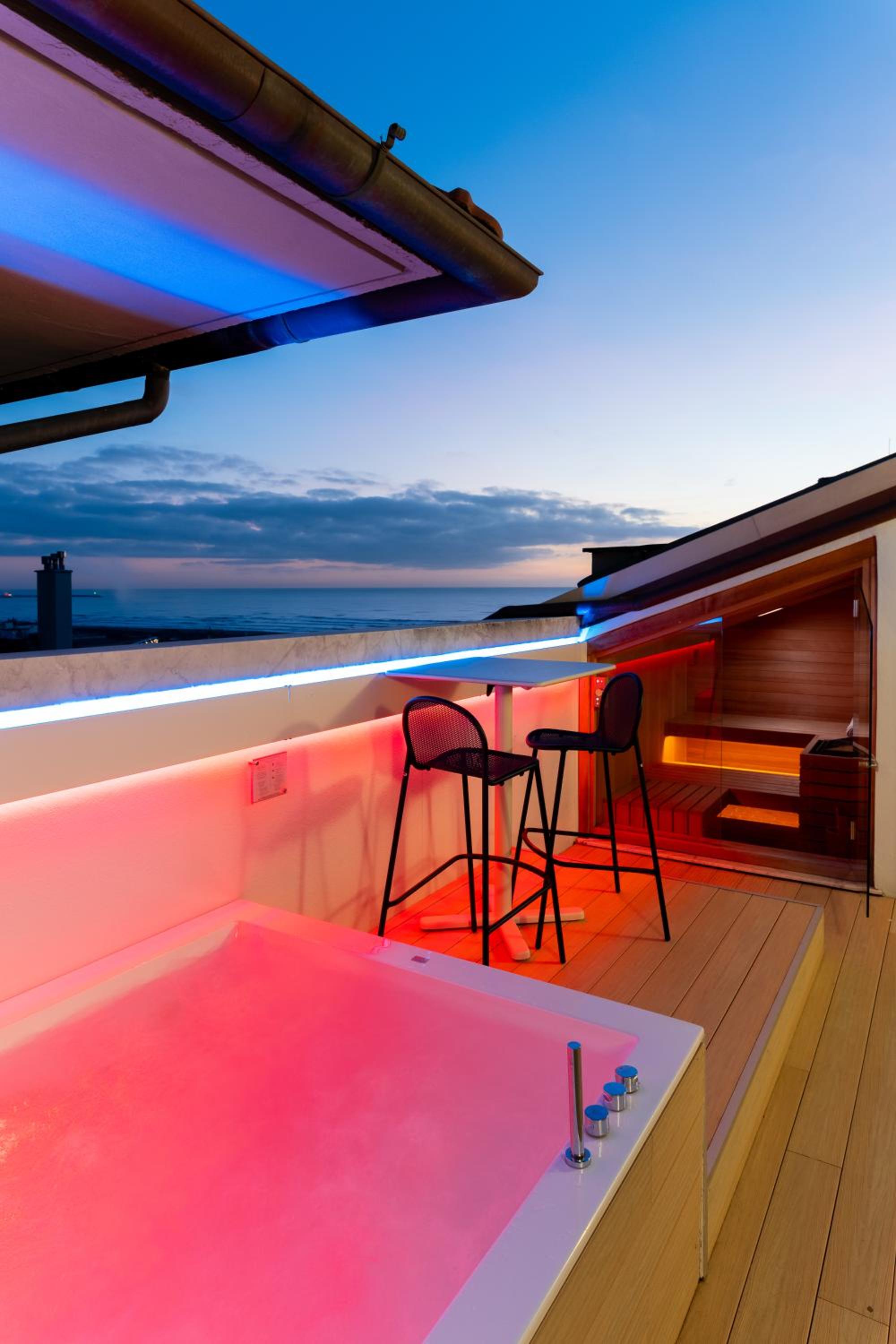 Suite with Spa Bath and Sauna - Photo 18