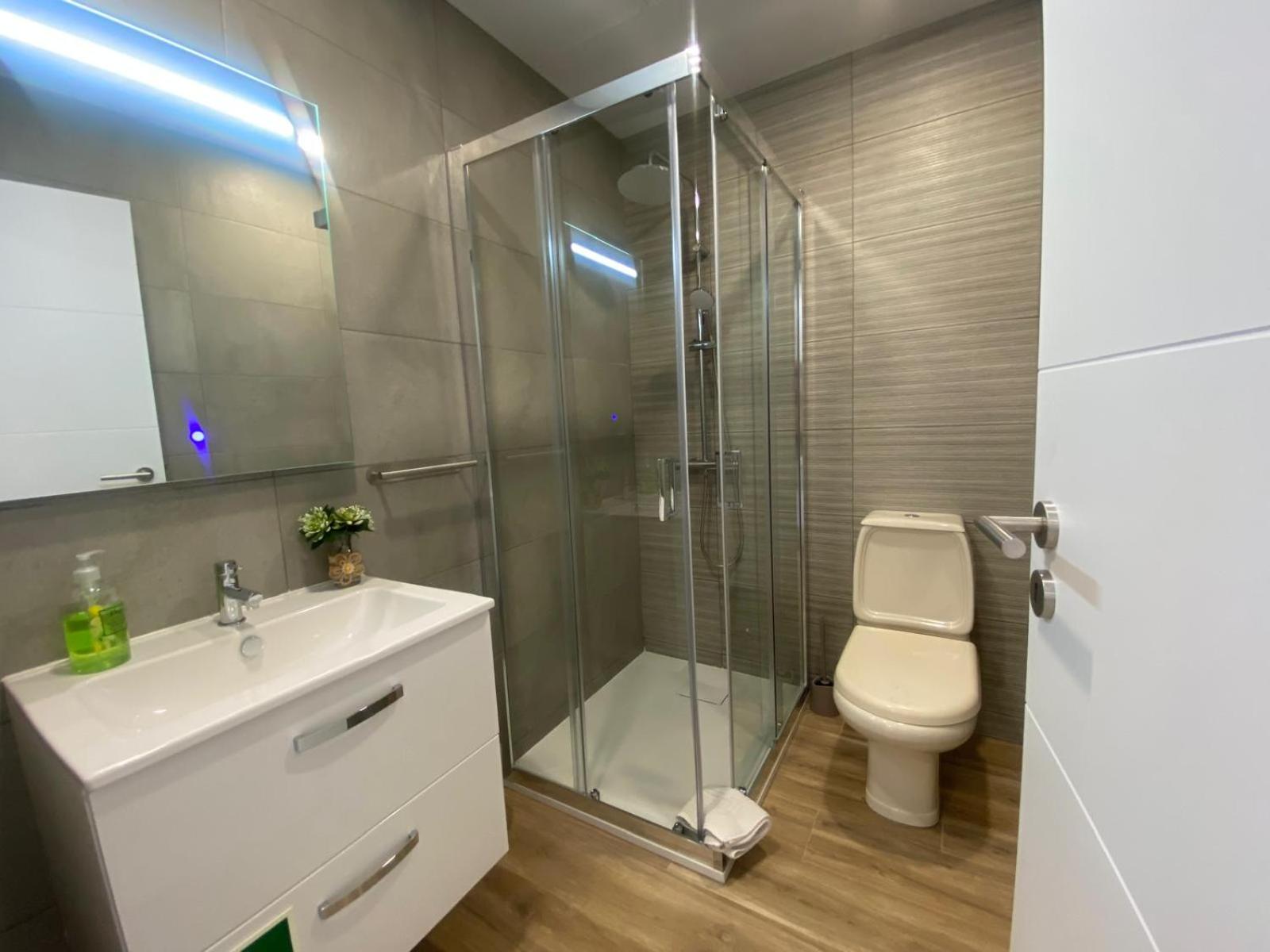 One-Bedroom Apartment with Garden View - Photo 14