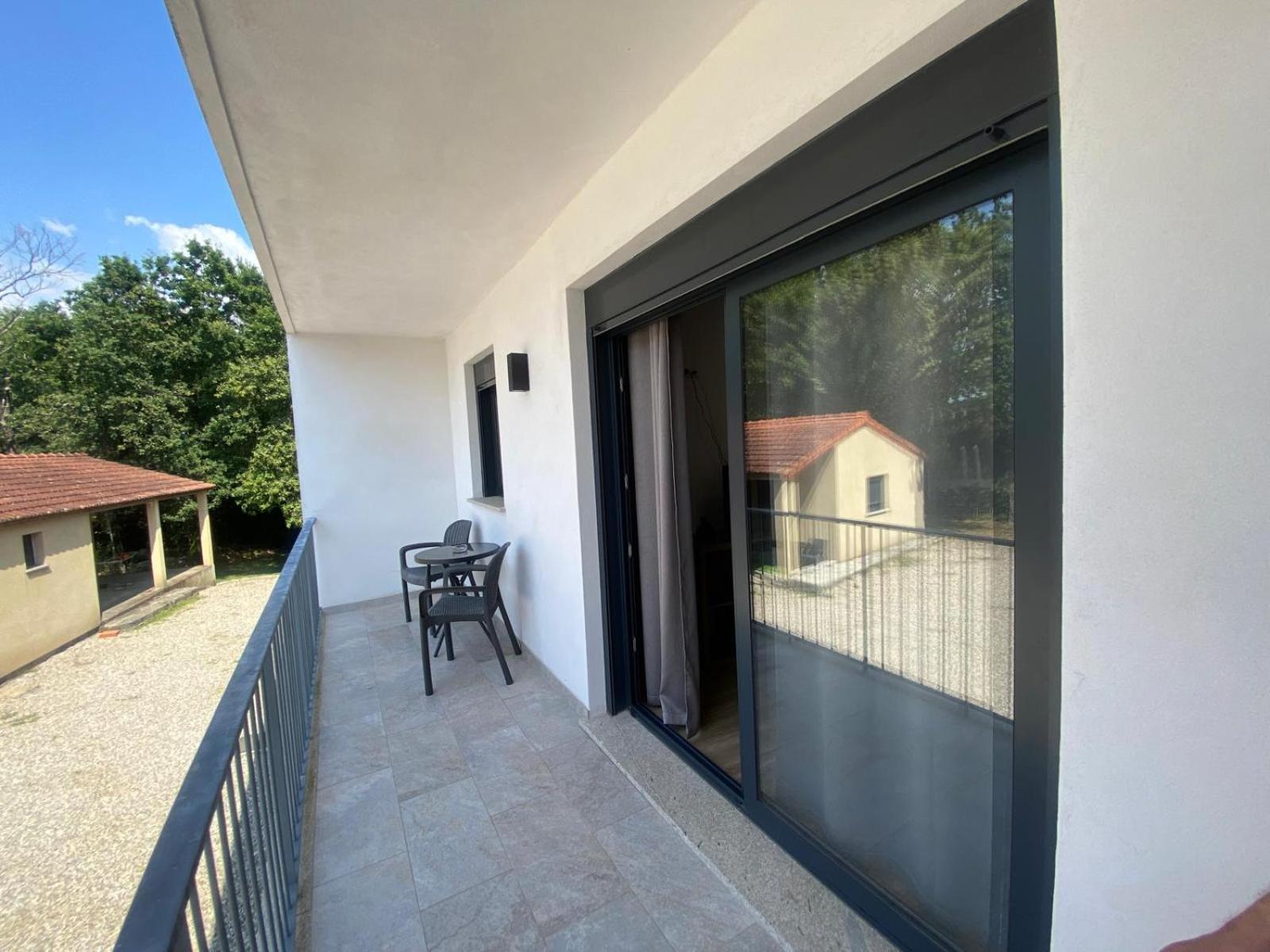 One-Bedroom Apartment with Garden View - Photo 8