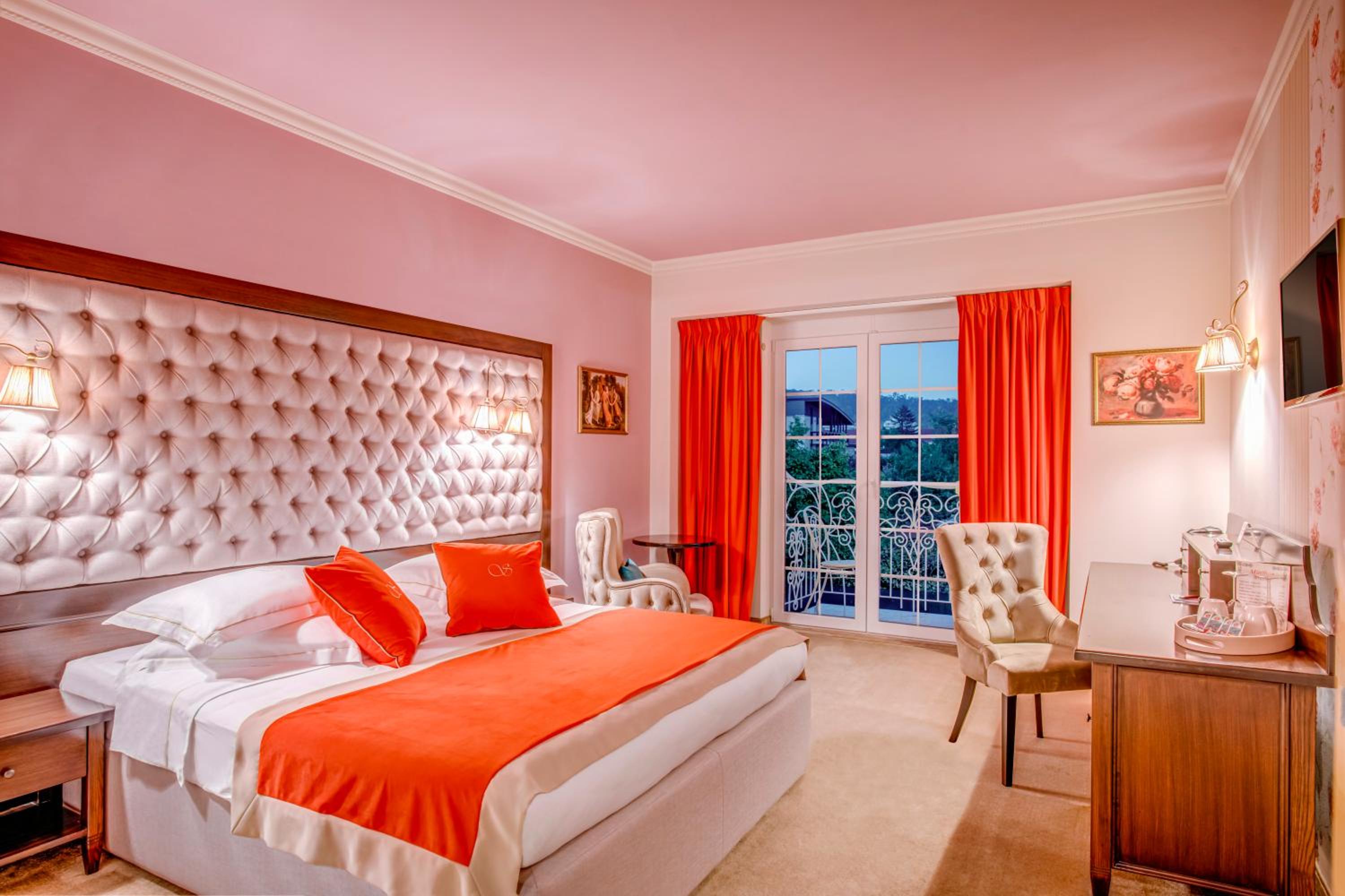 Classic Balcony King Room