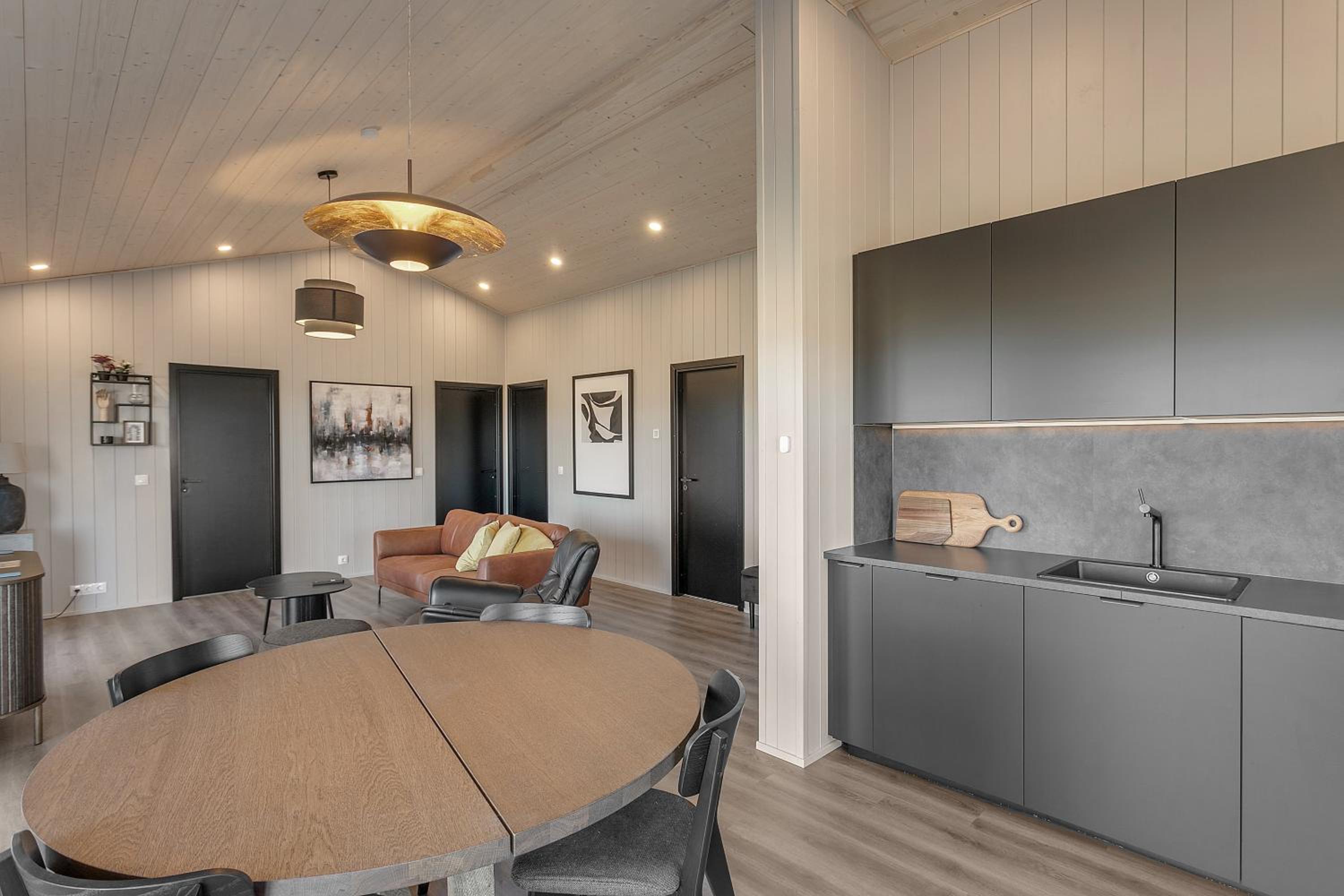 Three-Bedroom House photo 2