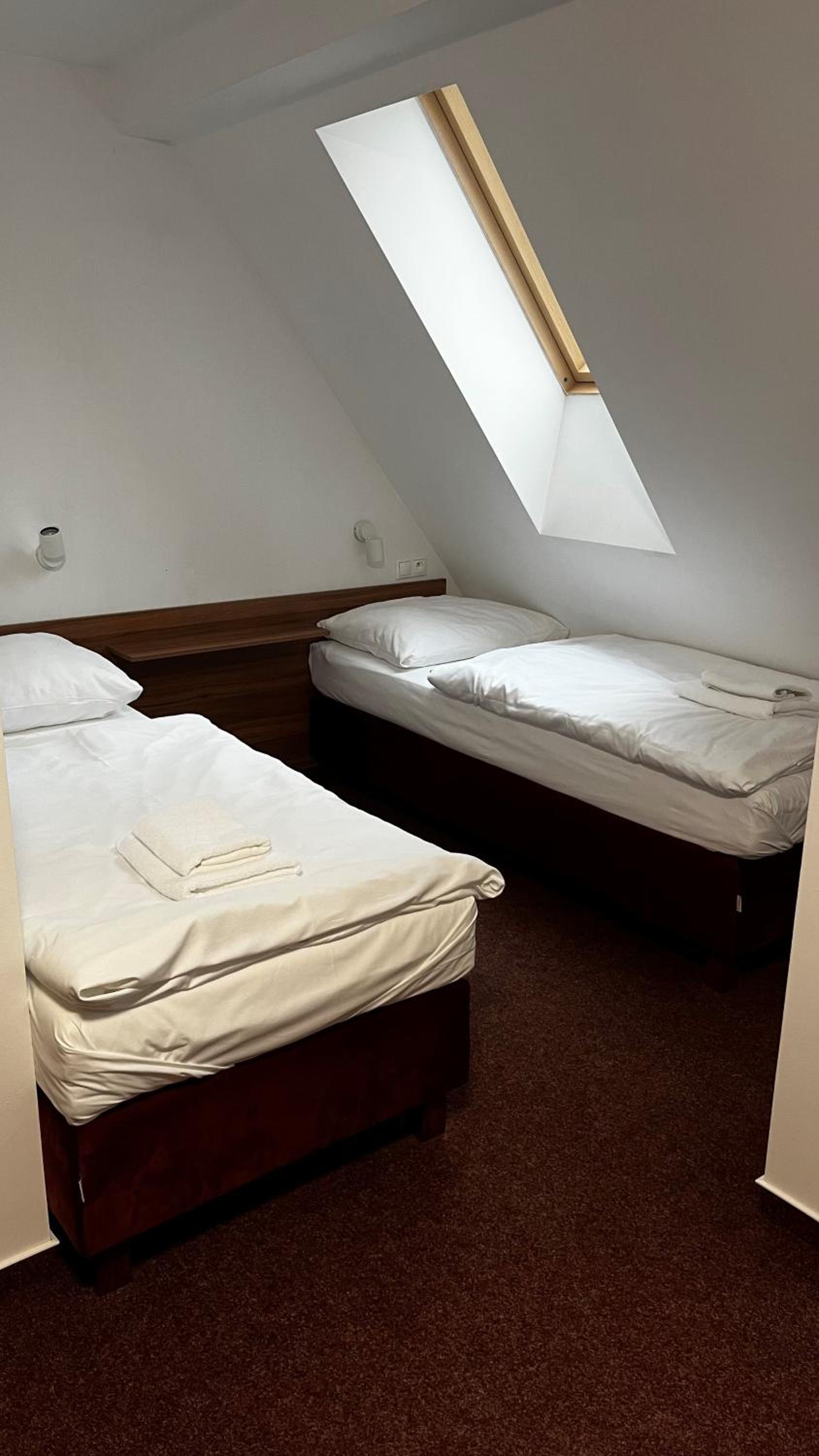 Economy Double Room - Photo 7