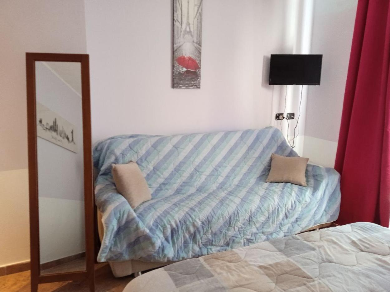 Triple Room with Private Bathroom photo 3