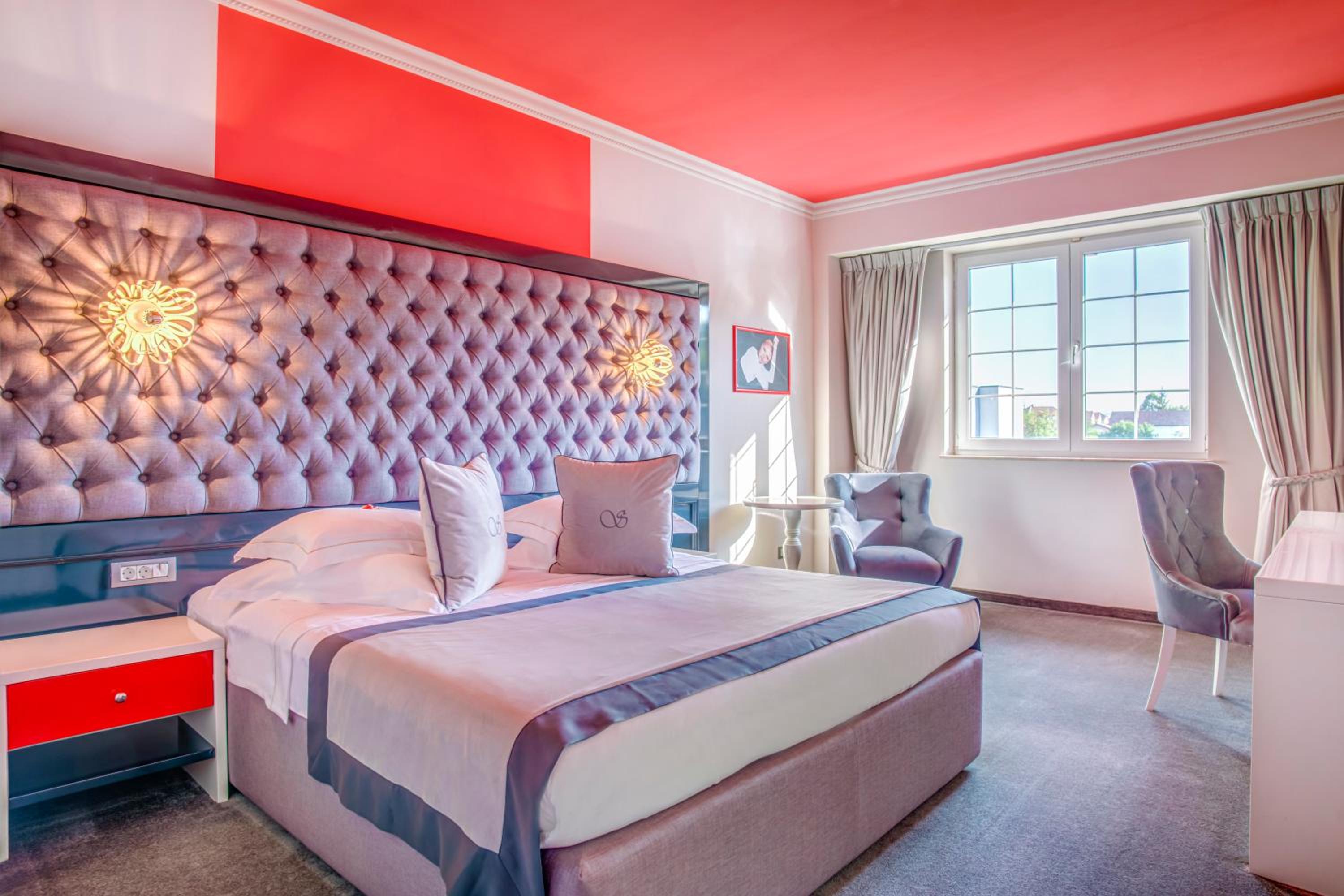 Deluxe King Room - Photo 1