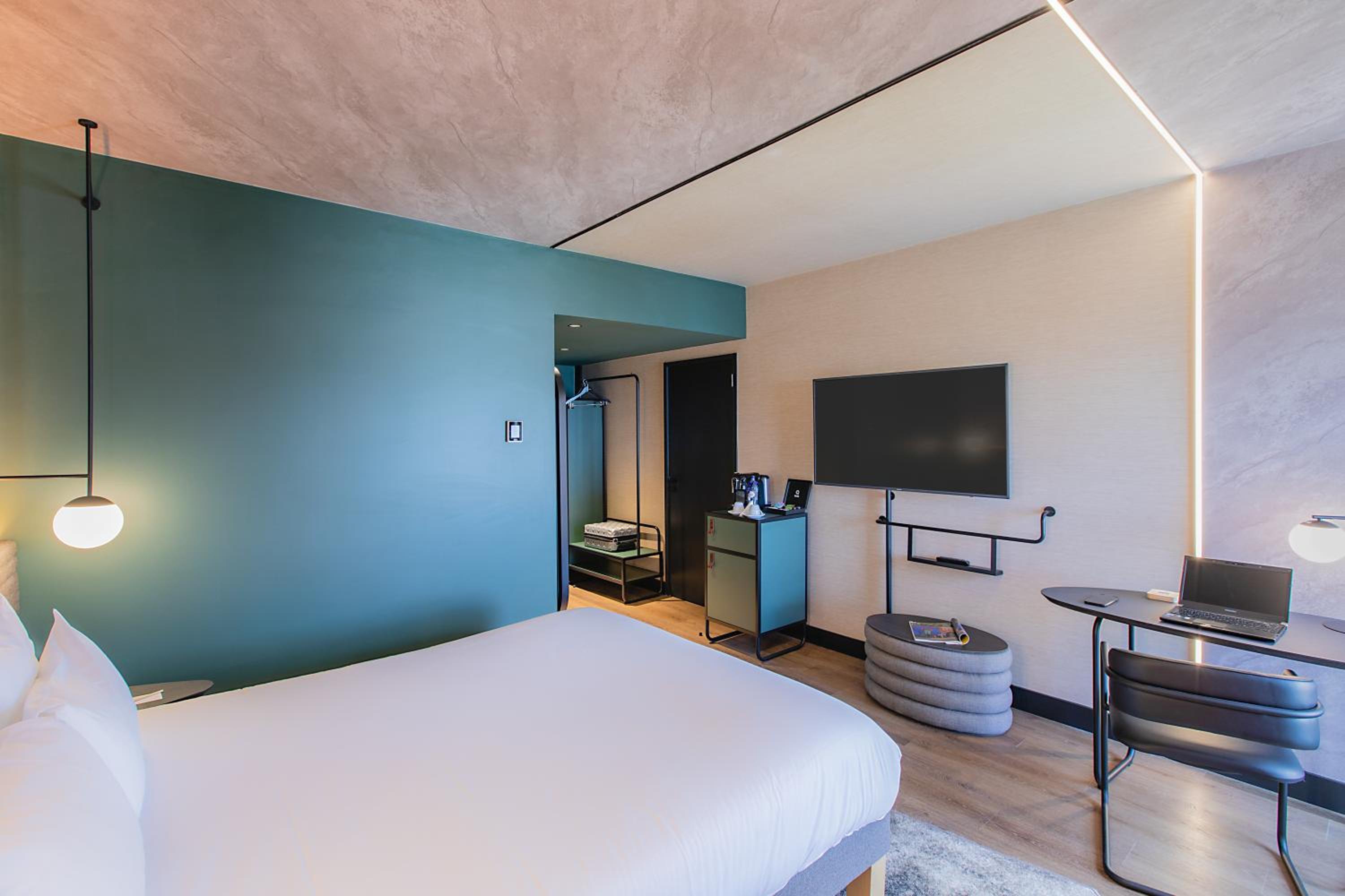 Superior Twin Room with Sofa Bed - Photo 3