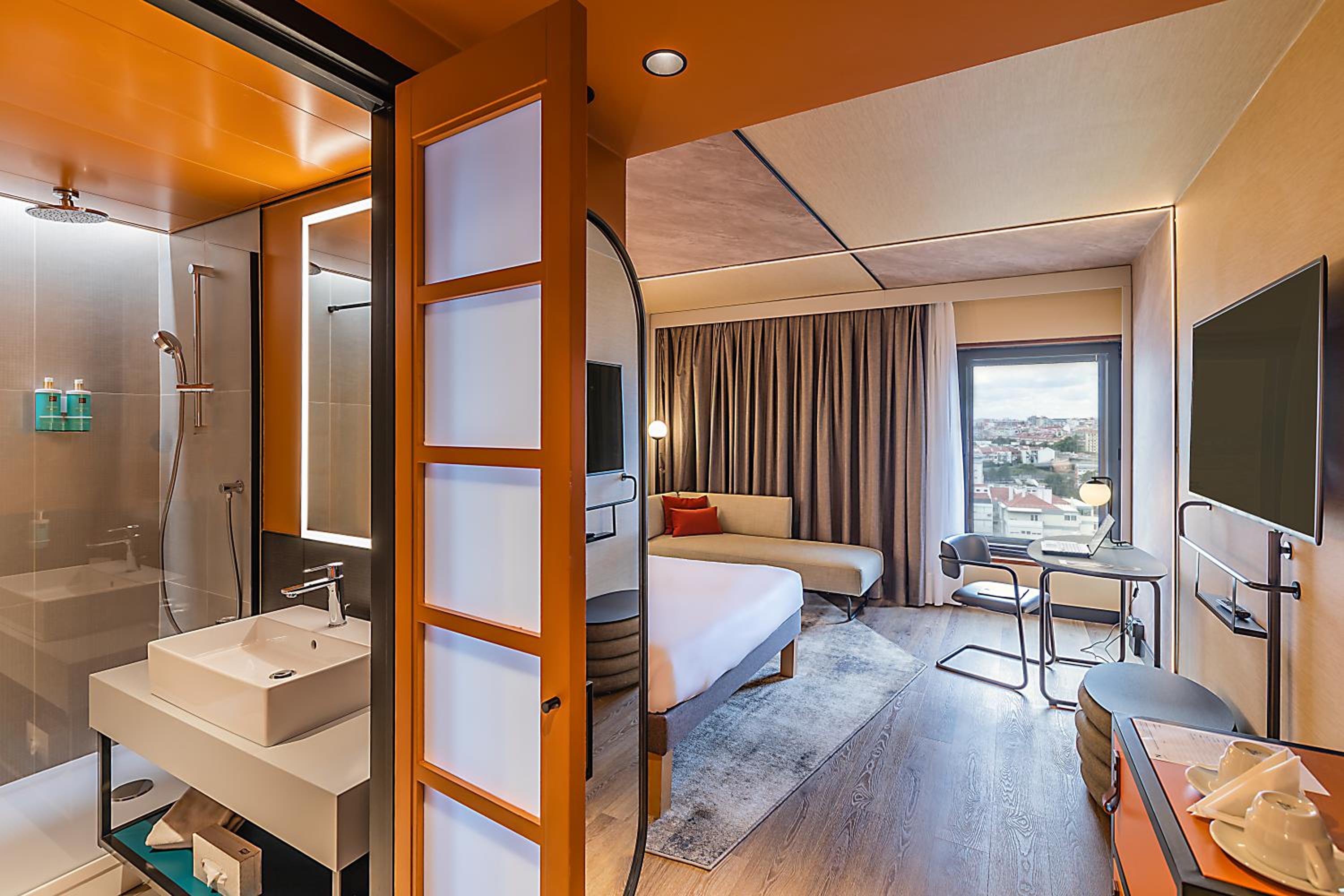 Superior Twin Room with Sofa Bed - Photo 2