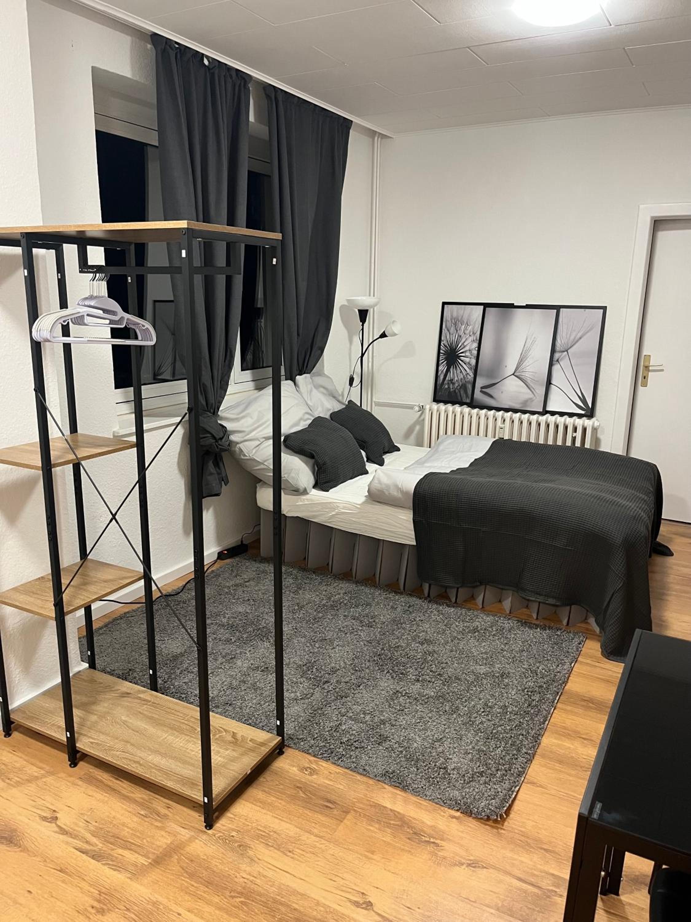 One-Bedroom Apartment photo 1