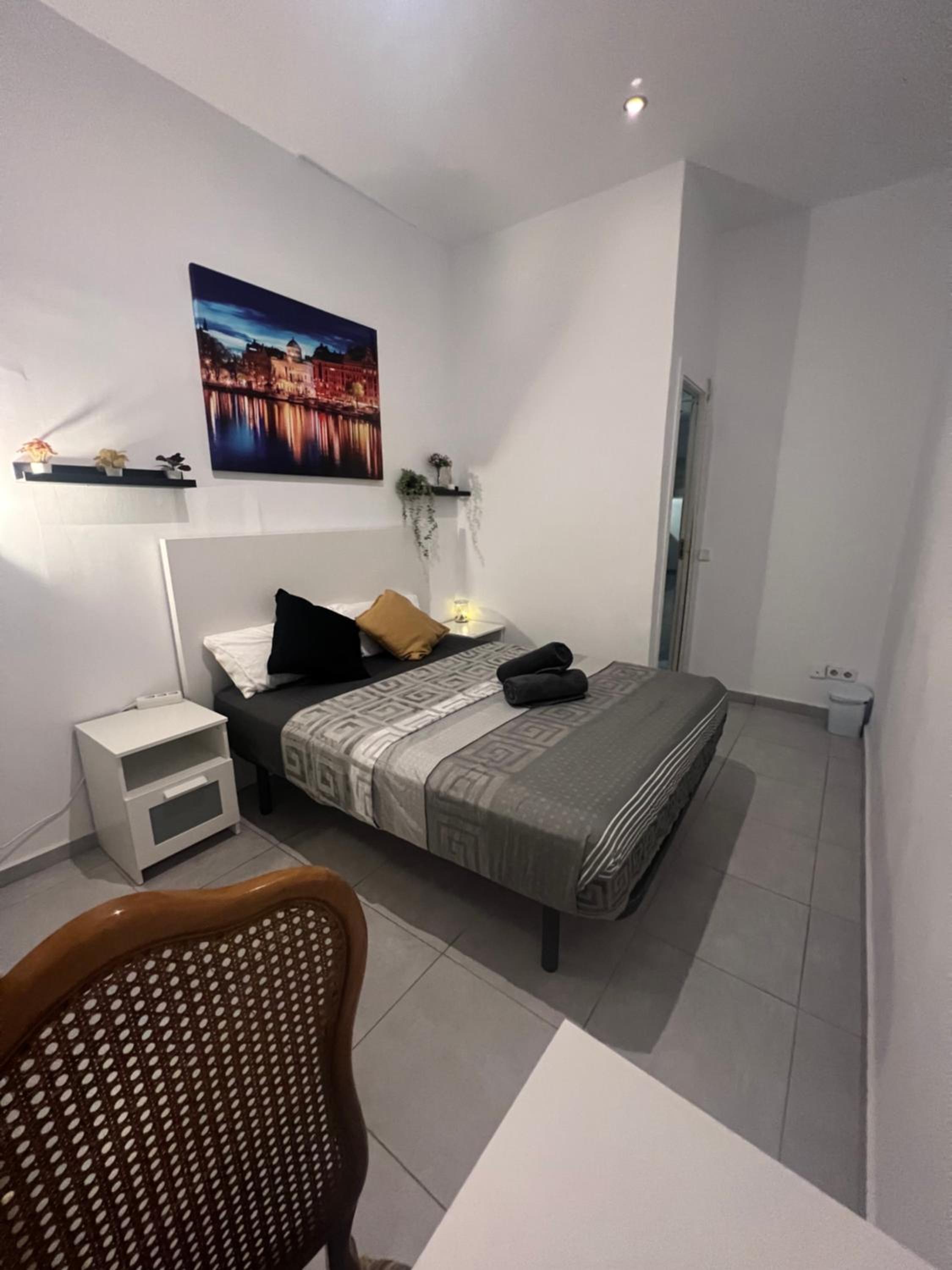 Budget Double Room photo 3