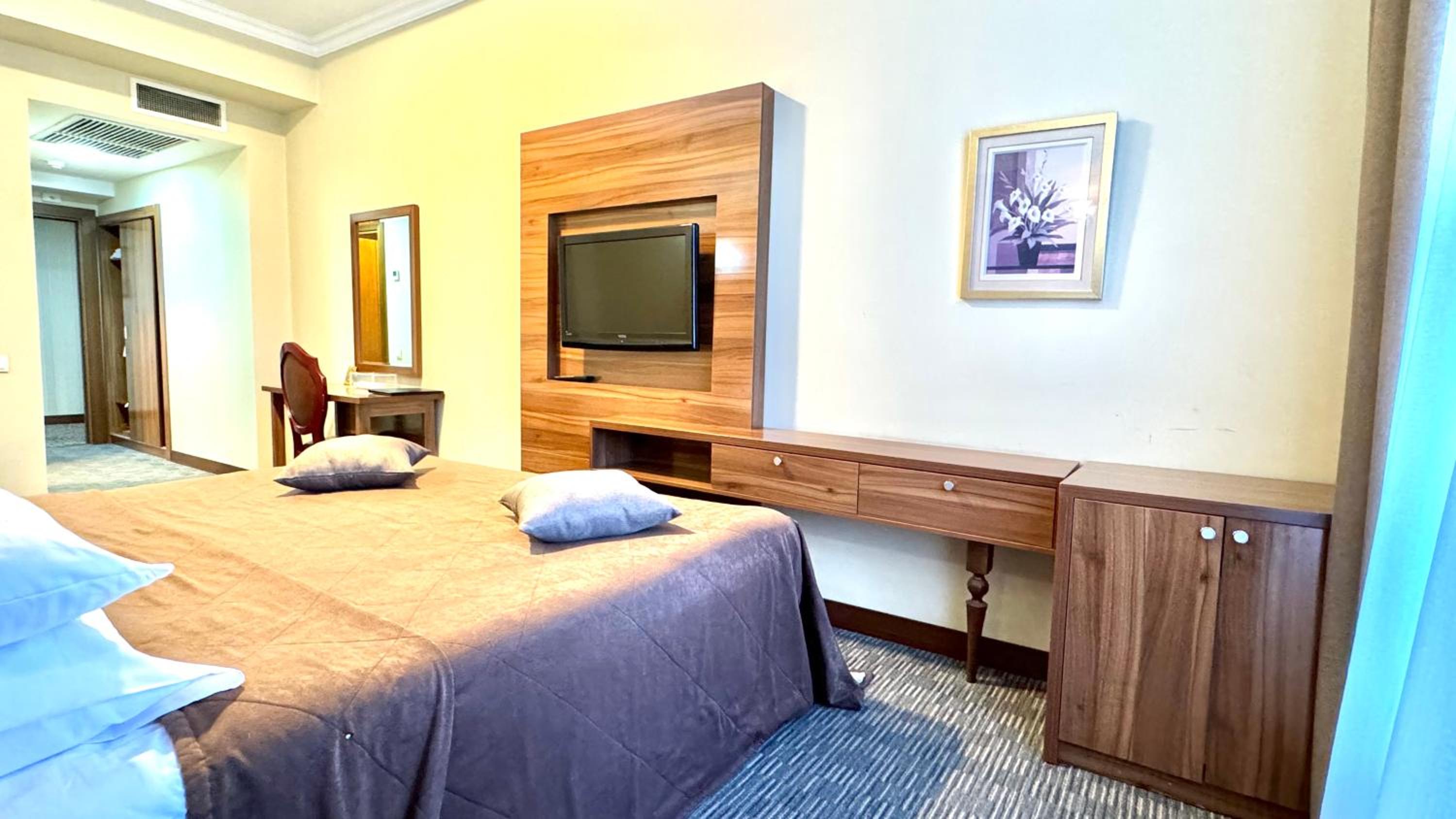 Budget Double Room photo 3