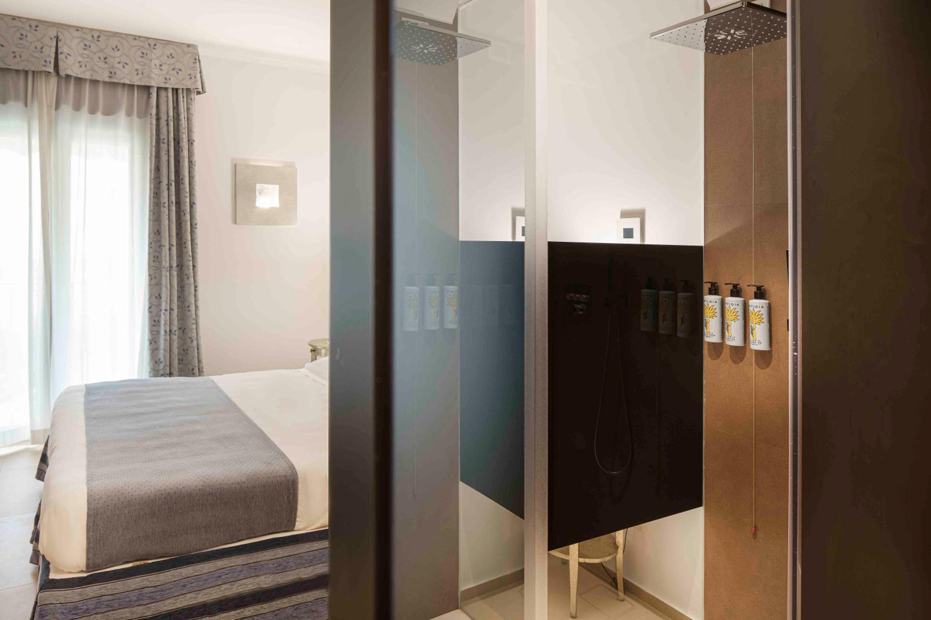 Deluxe Double or Twin Room with Balcony - Photo 6