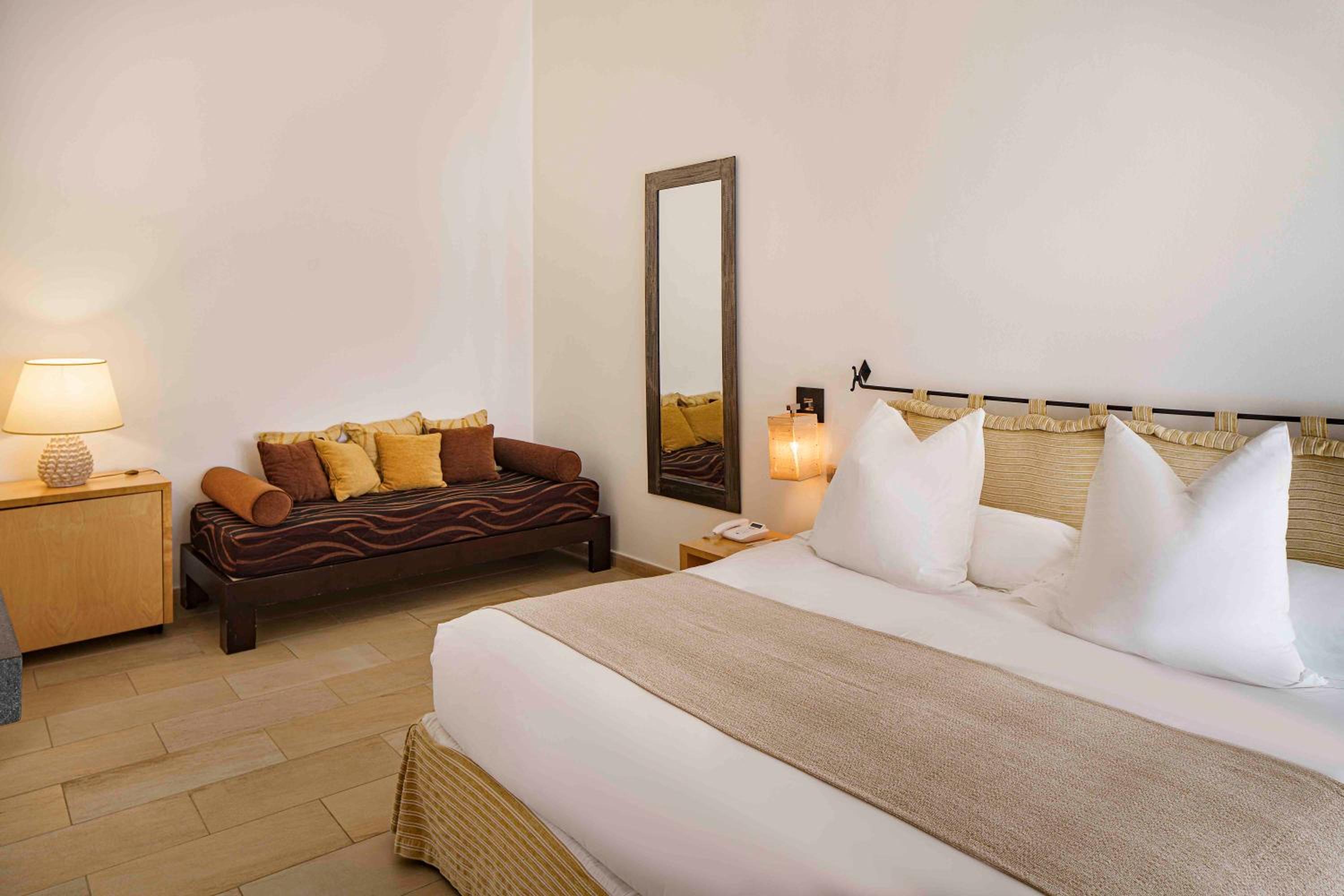Executive Suite - Photo 9