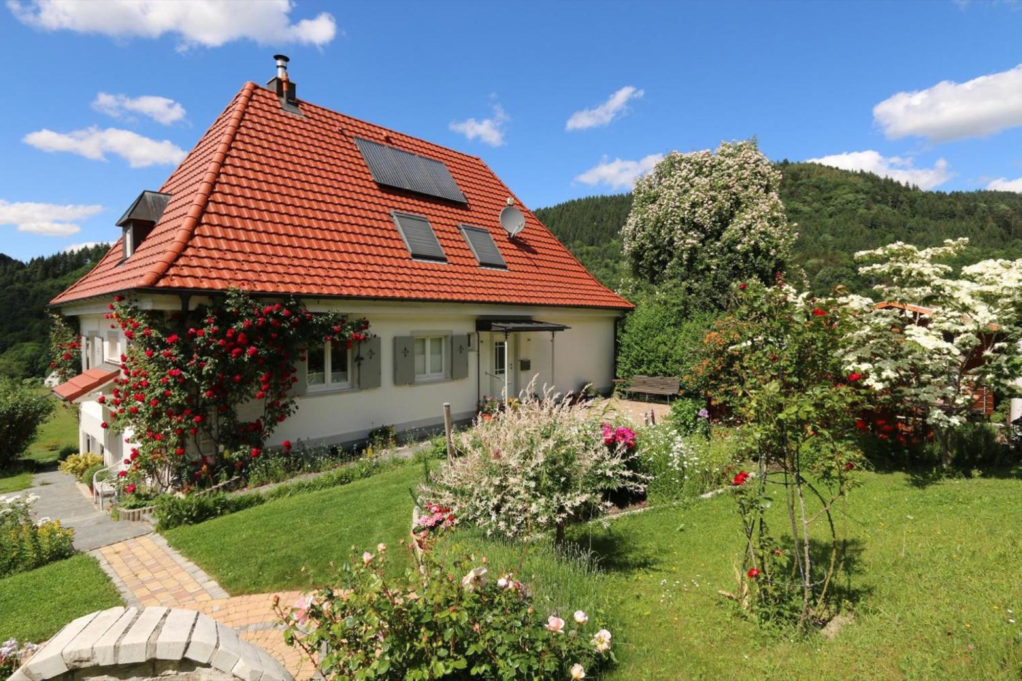 One-Bedroom Apartment with Garden photo 2