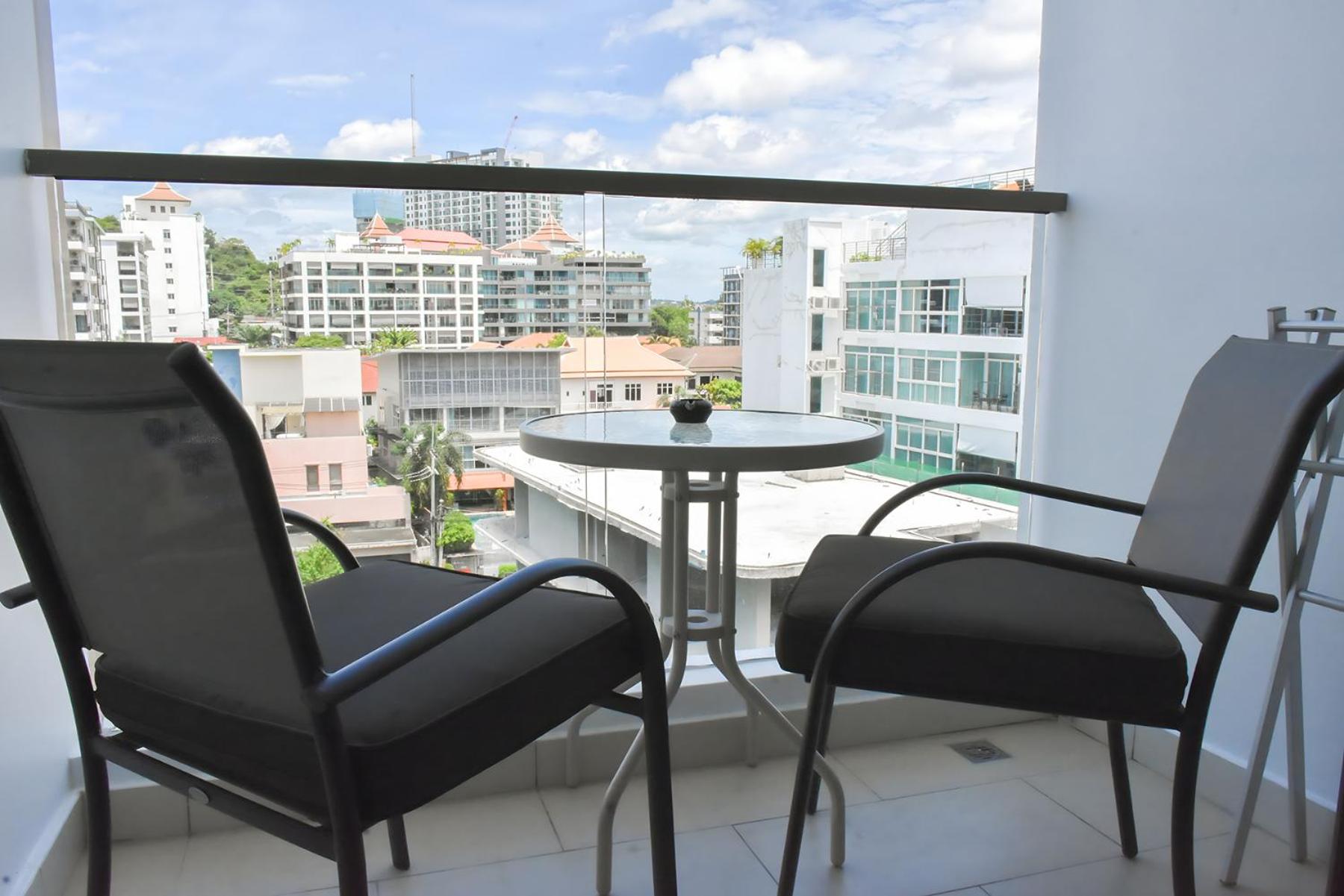 Apartment with Pool View  photo 3