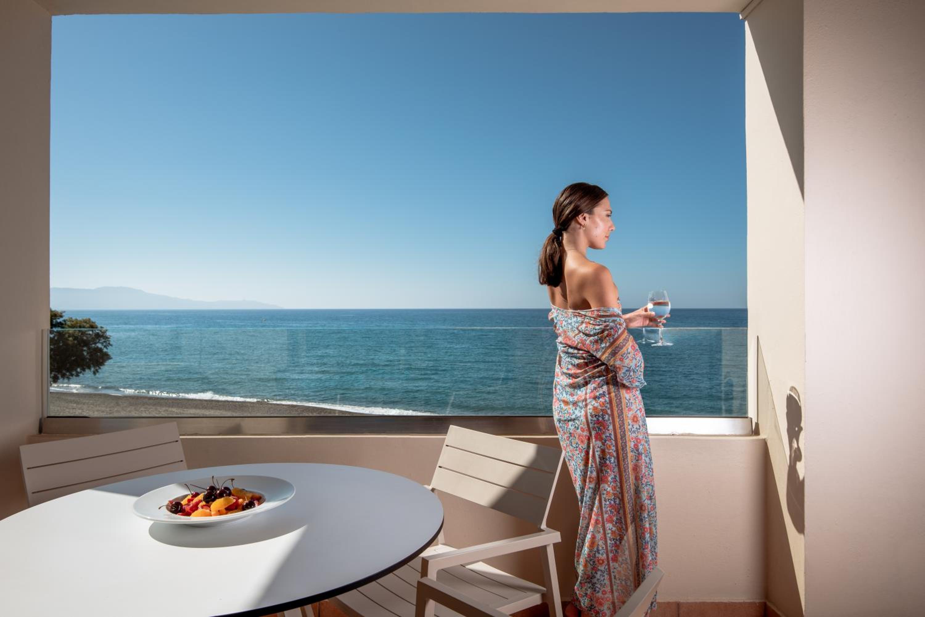 Premium One-bedroom Suite photo 3
