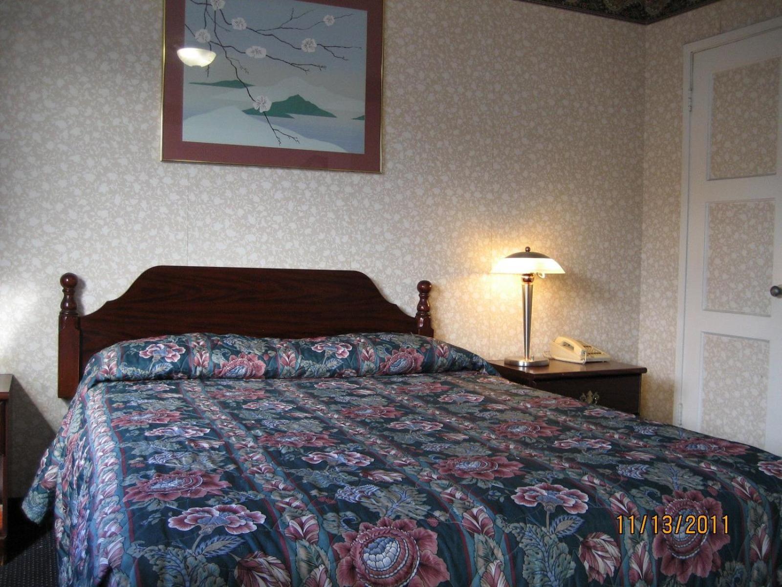 Queen Room - Photo 15