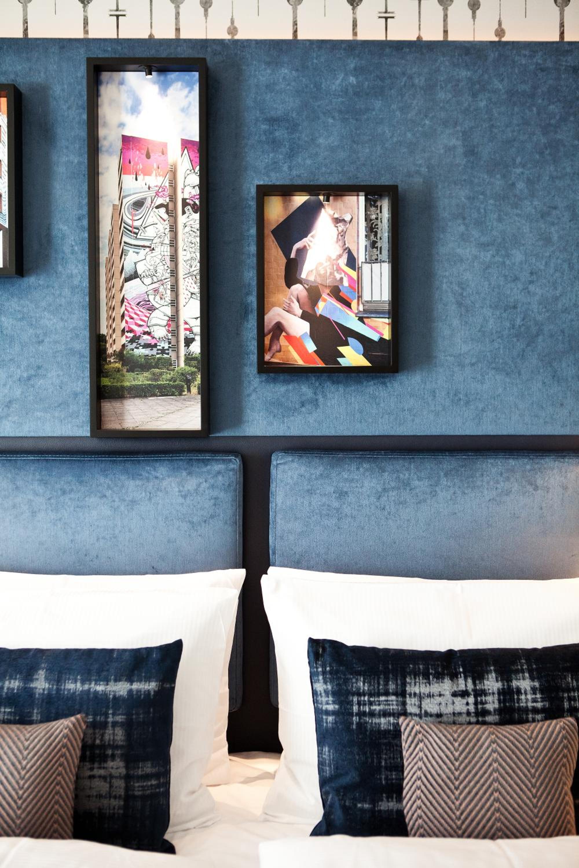Premium Queen Room with Gallery View - East Side