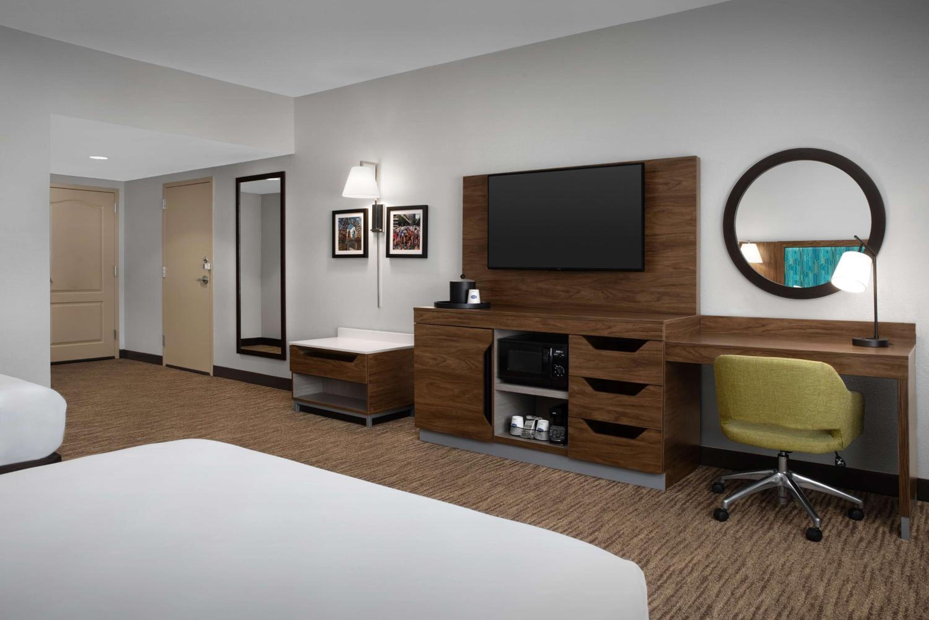 Queen Room with Two Queen Beds - Mobility and Hearing Access/Non-Smoking - Photo 6