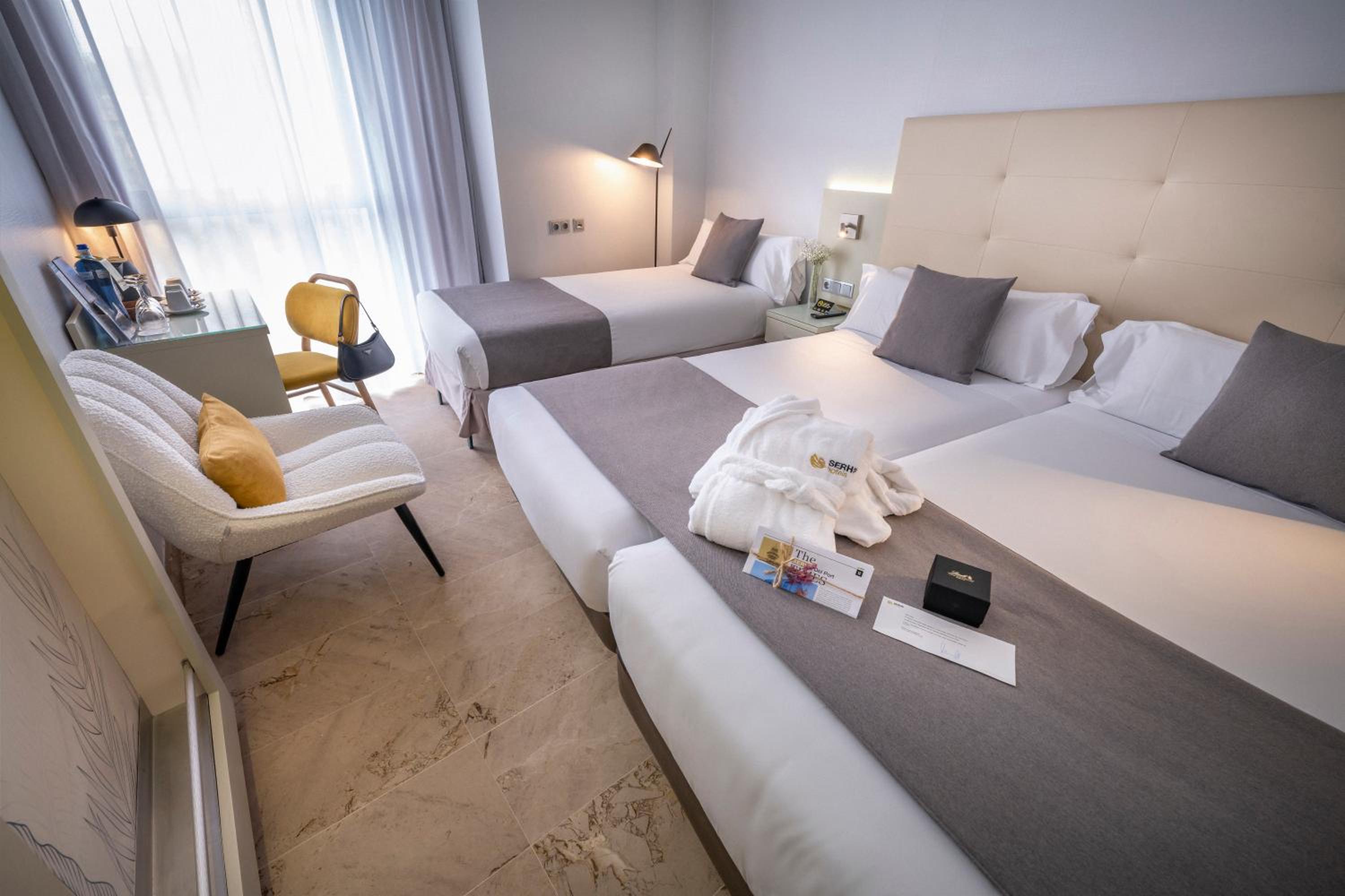 Triple Room (2 Adults + 1 Child) thumbnail 5