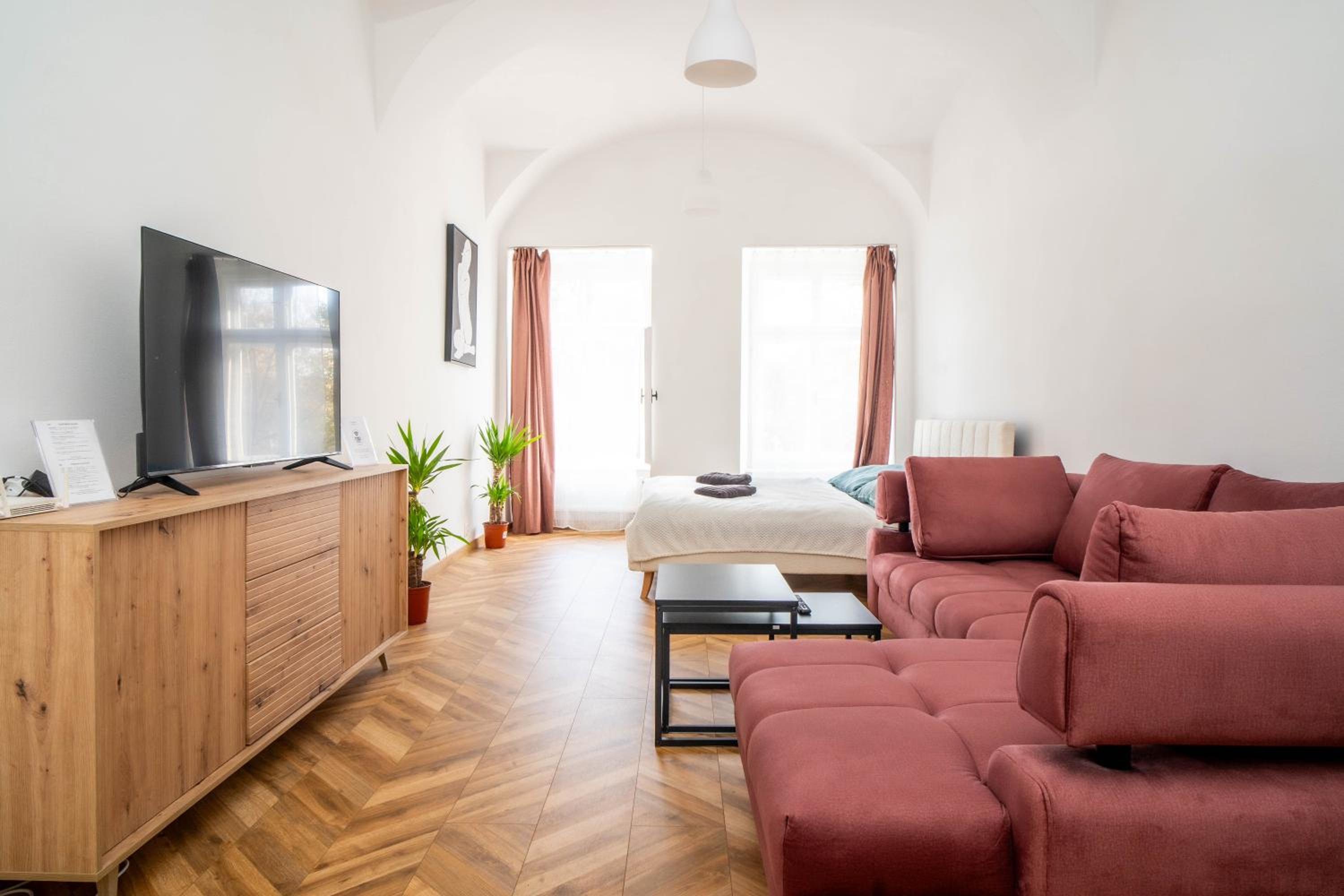 One-Bedroom Apartment photo 1