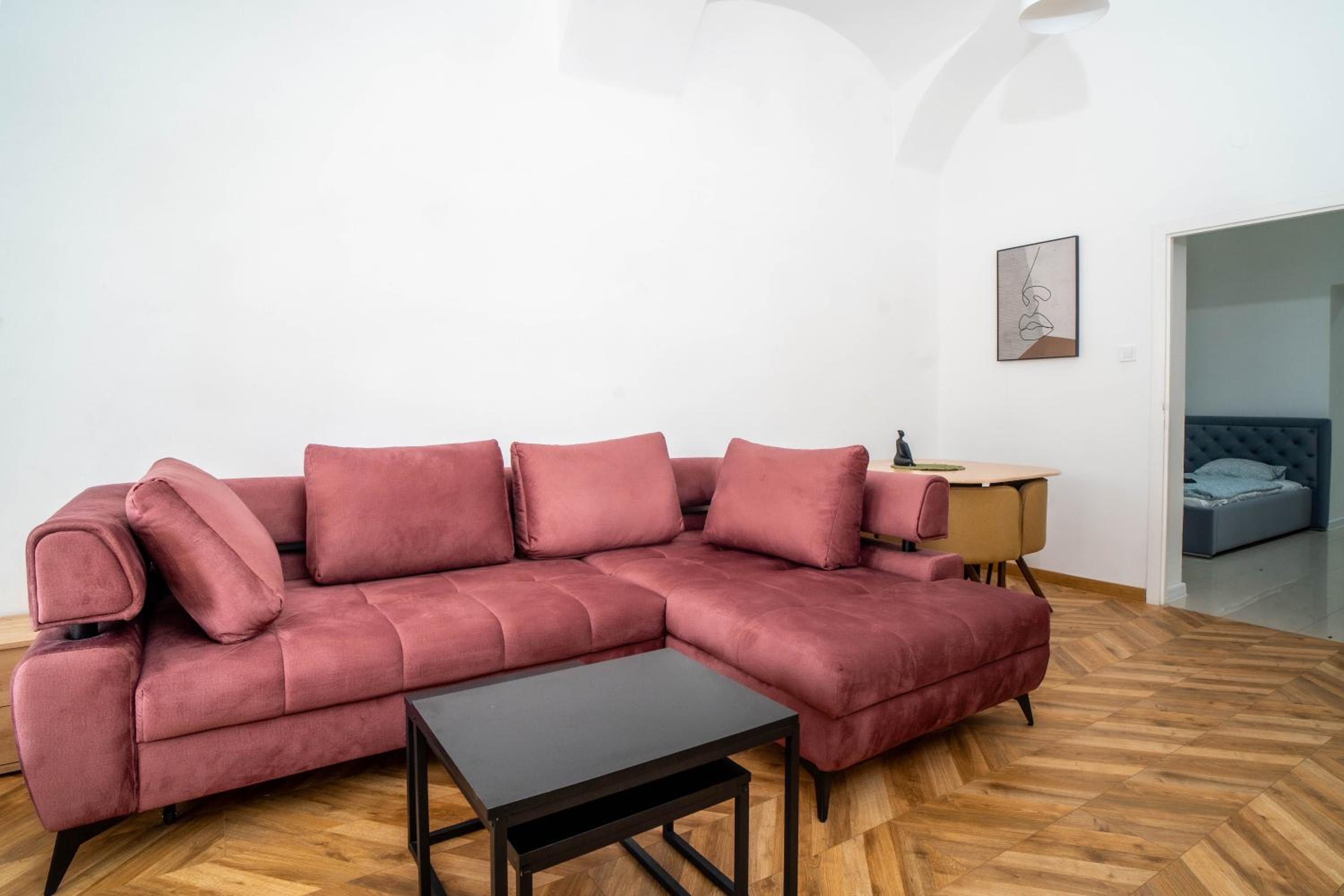 One-Bedroom Apartment photo 3