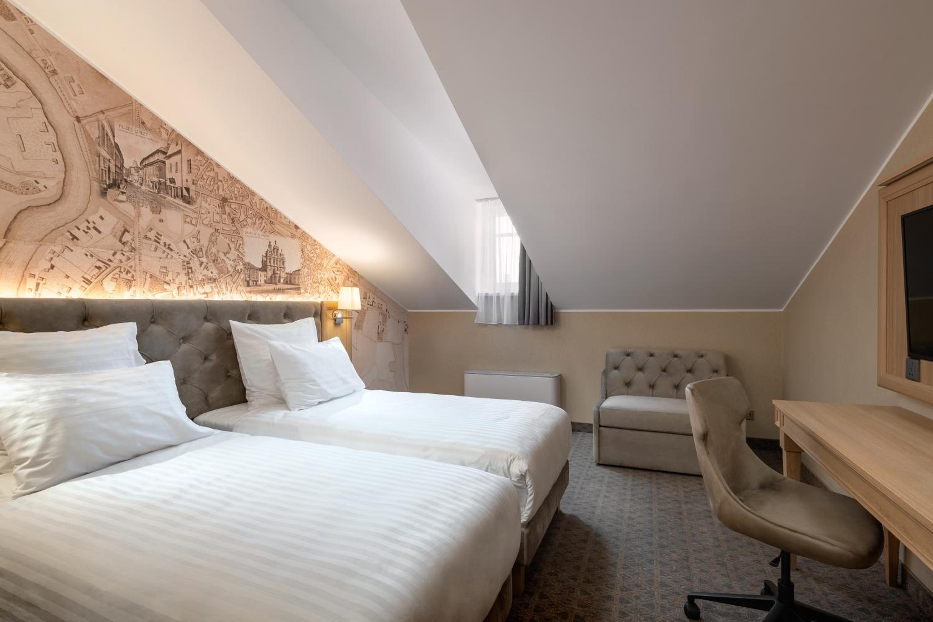 Business Twin Room with Extra Bed - Photo 3