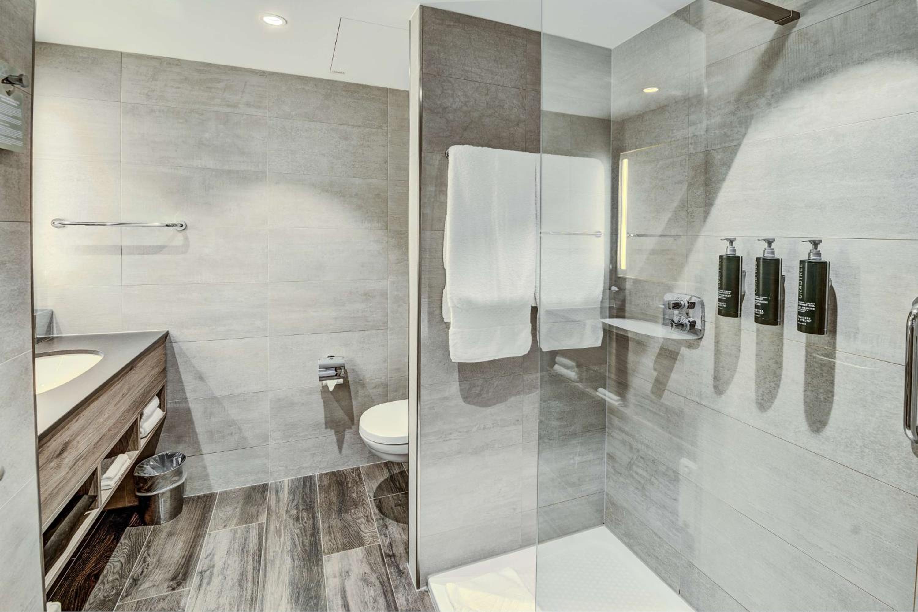 King Guest Room - Photo 2