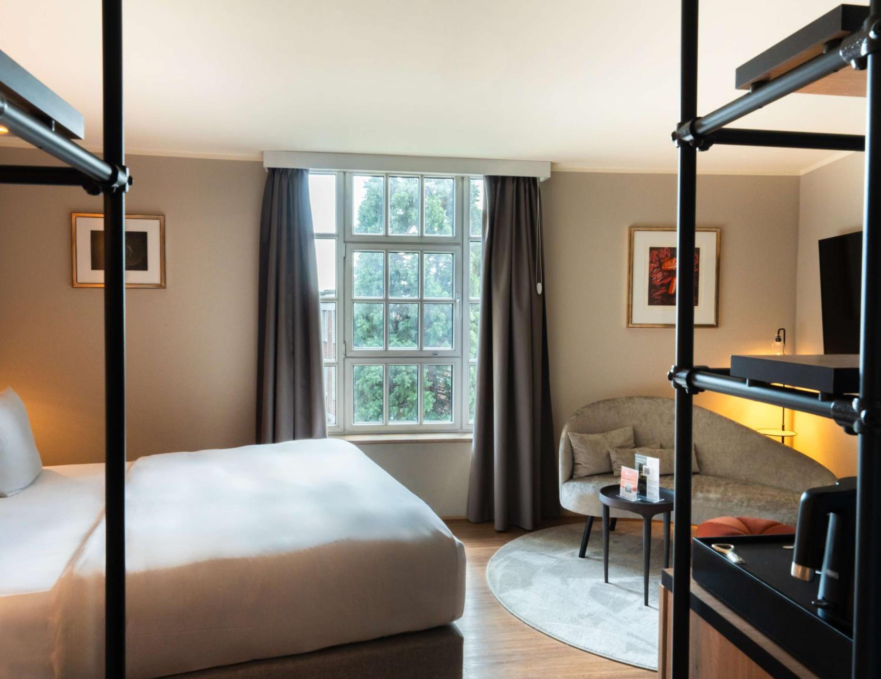 Standard King Room - Photo 7