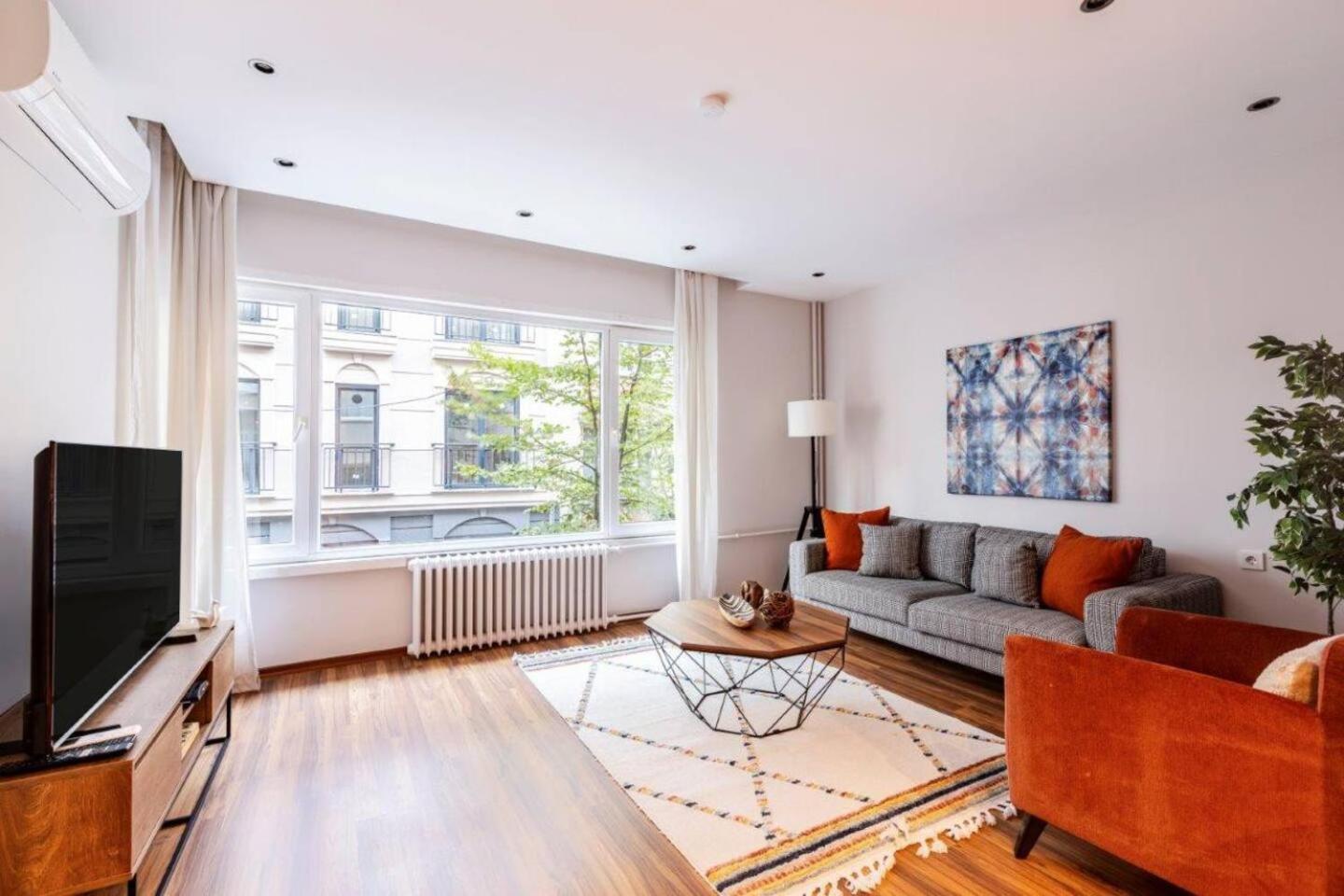 Apartment photo 1