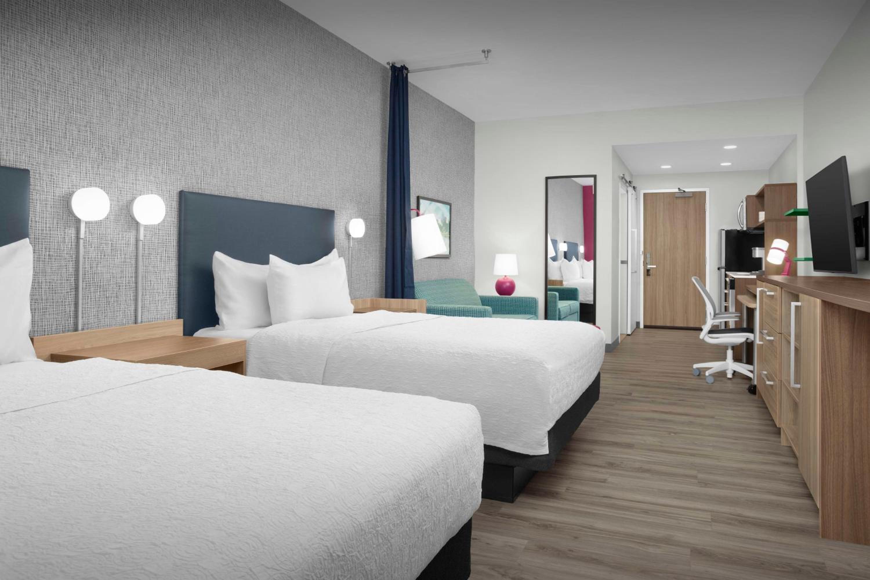 Studio Suite with Two Queen Beds - Photo 2