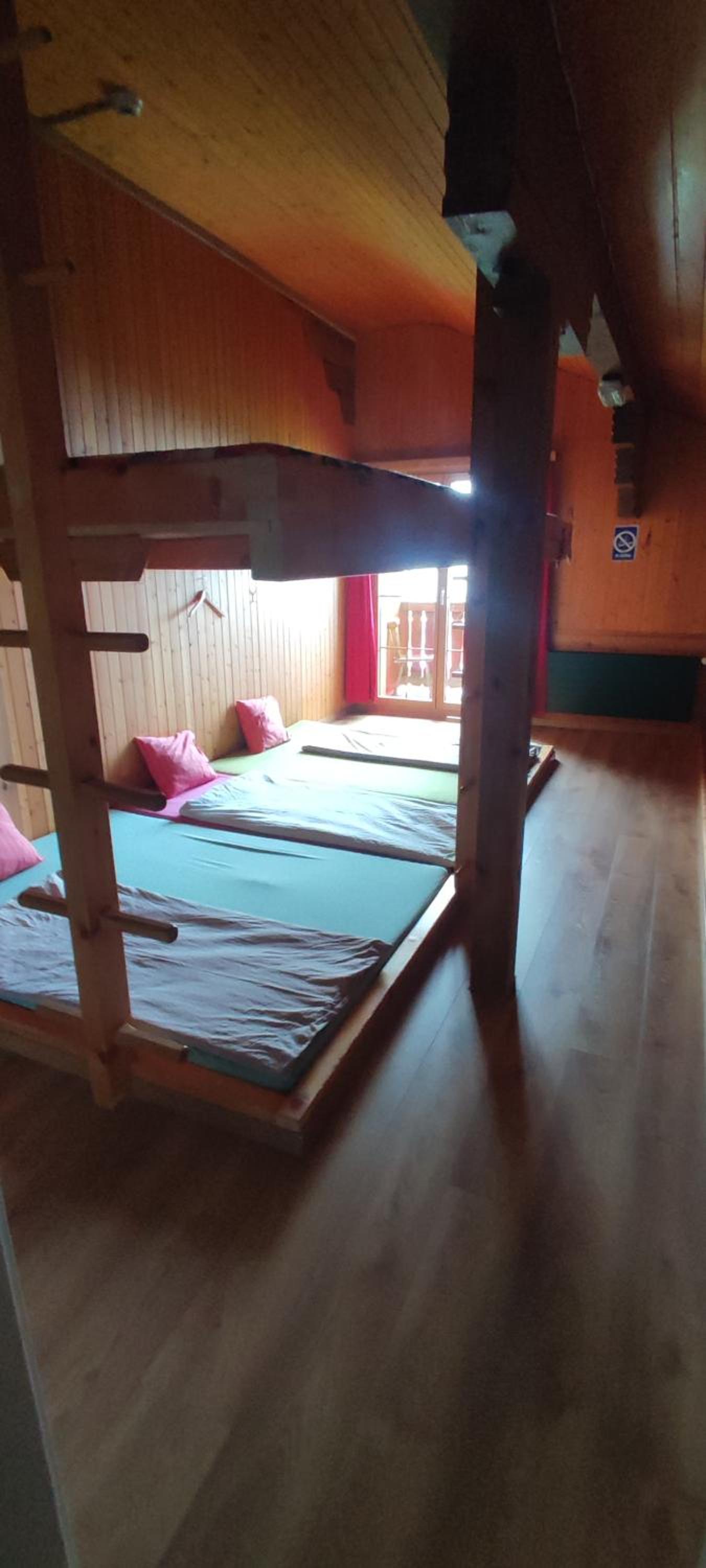 Bed in 10-Bed Mixed Dormitory Room photo 3