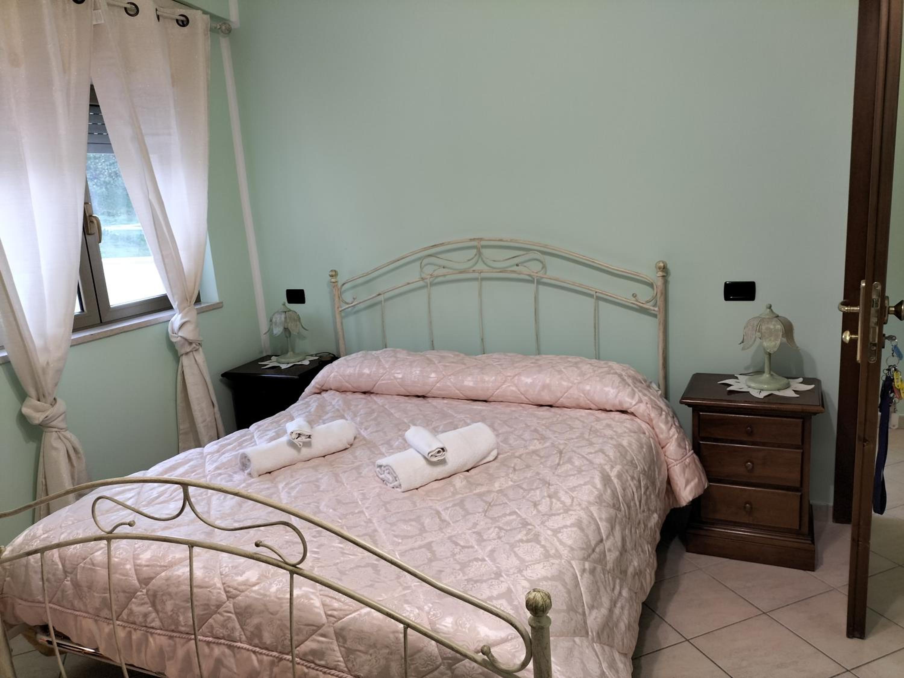 Deluxe Room (2 Adults + 1 Child)